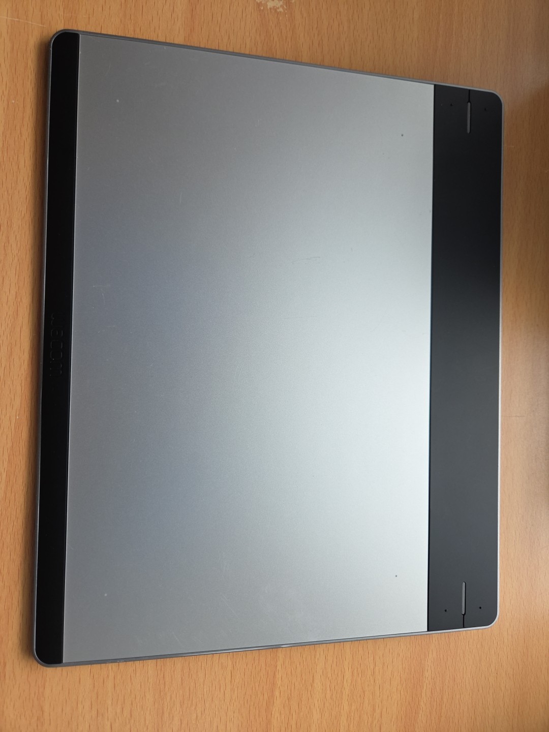 Wacom CTH-680 Intuos Medium Creative Touch Tablet - NO PEN/NO CHARGER