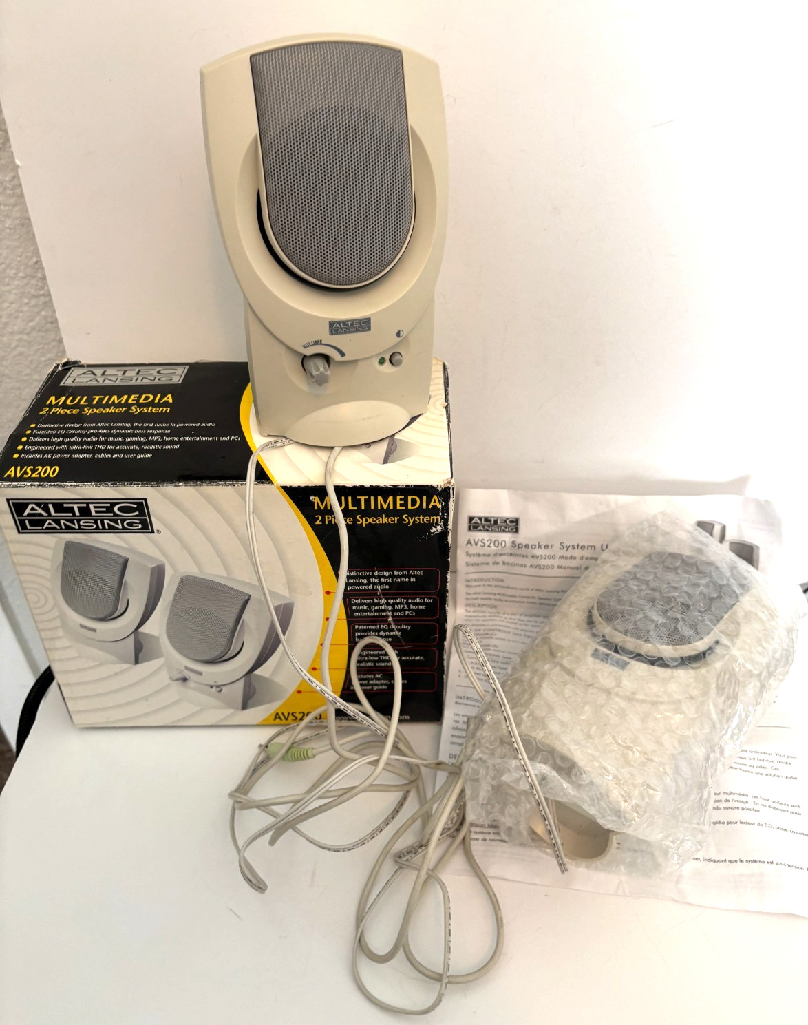 ALTEC LANSING AVS200 Multimedia 2 PC SPEAKER SYSTEM w Box Works Great w Manual