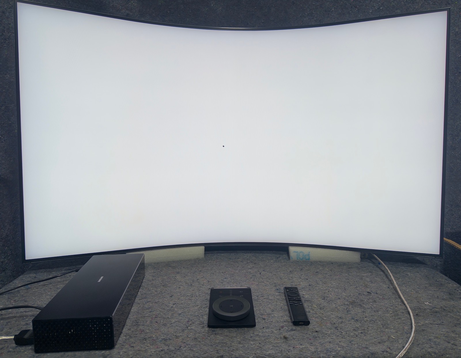 Samsung Odyssey Ark 4K 165Hz 55" Gen 1 Curved monitor SCREEN BLEMISH