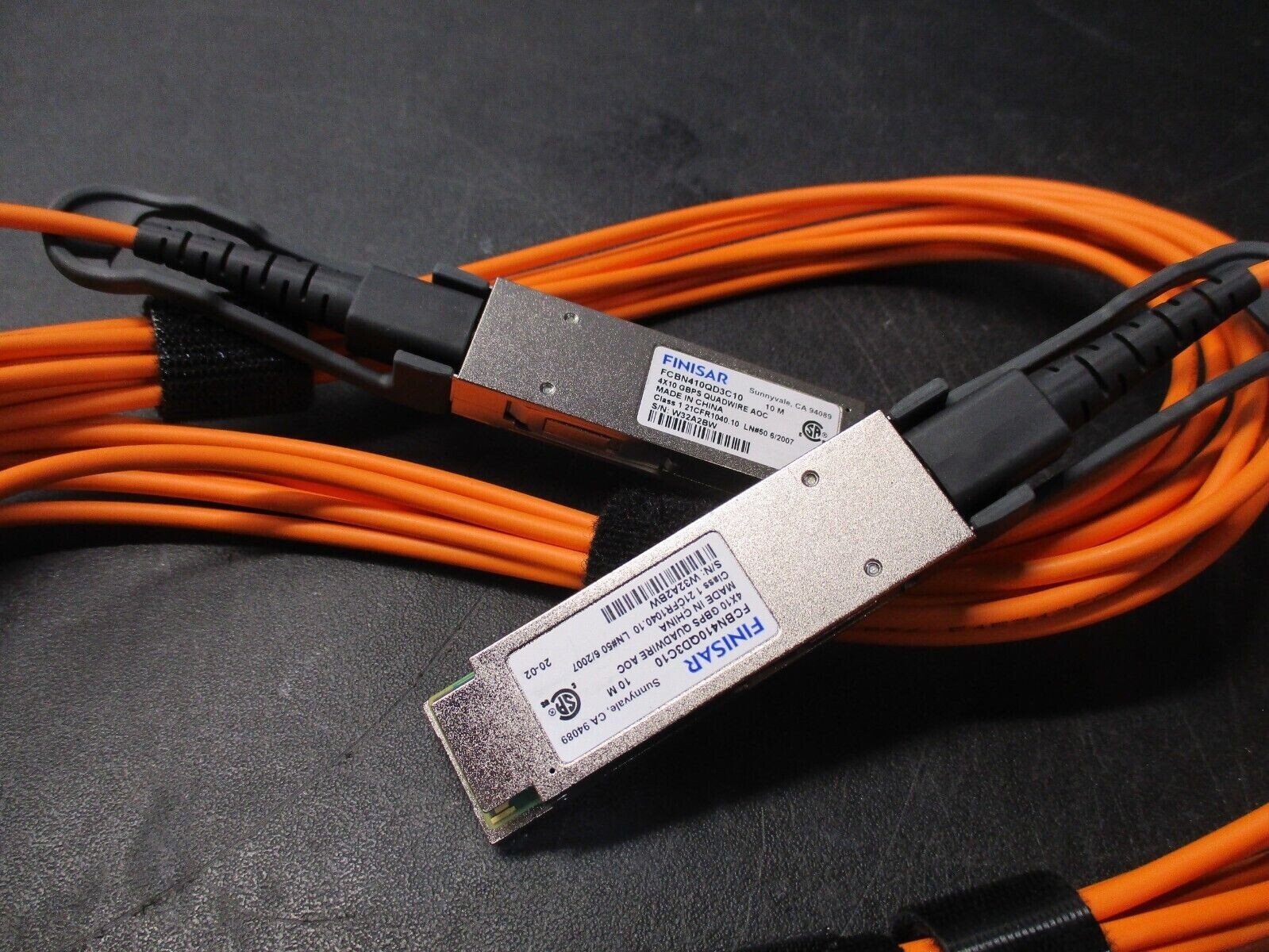 FINISAR FCBN410QD3C10 Quadwire AOC FCBN410QD3Cxx 4x10G Breakout AOC - 10 meter