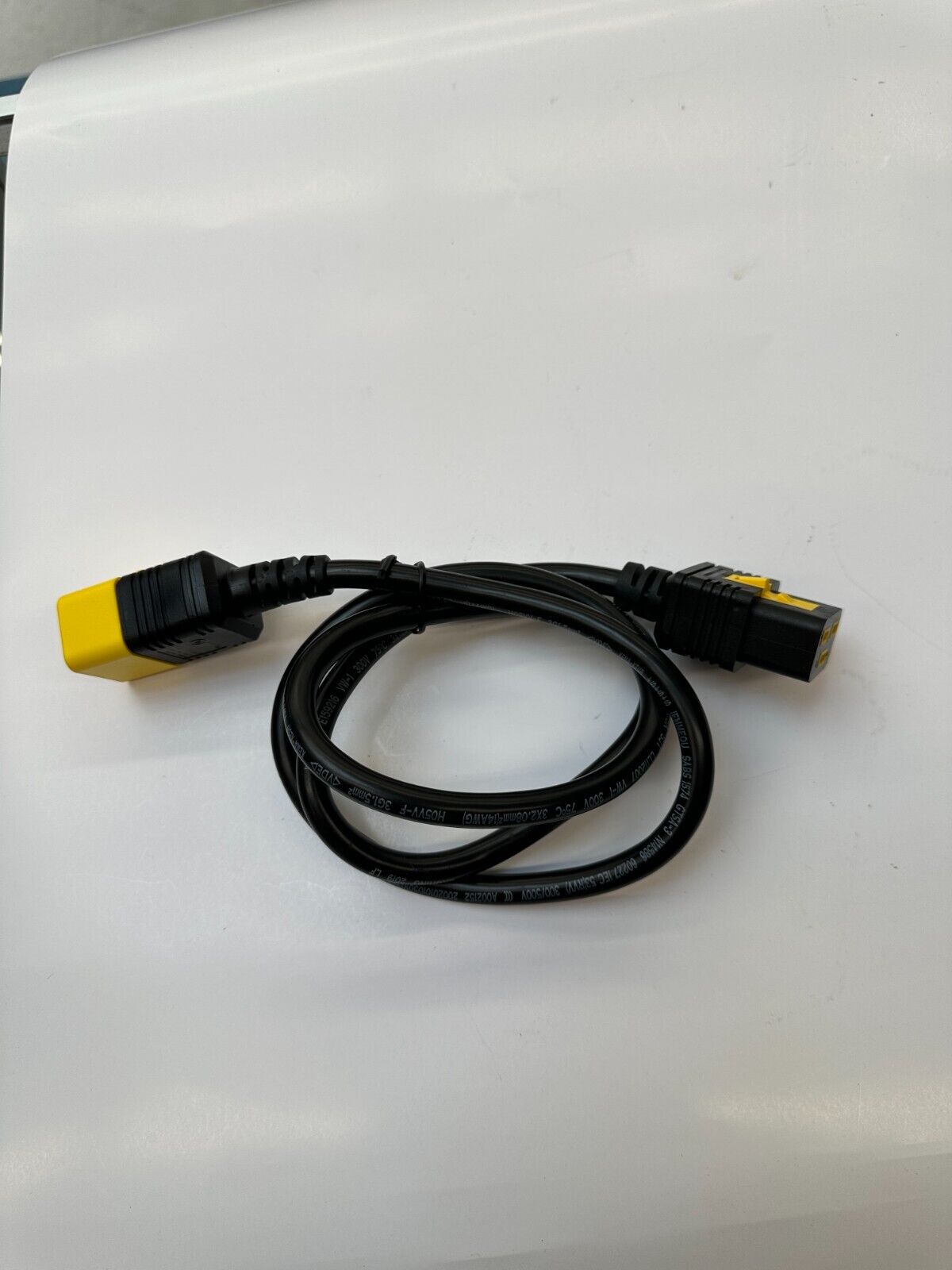 APC SCHNEIDER AP8714R Power Cord Kit (6 ea) Locking C19 to C20 (90 Degree) NEW