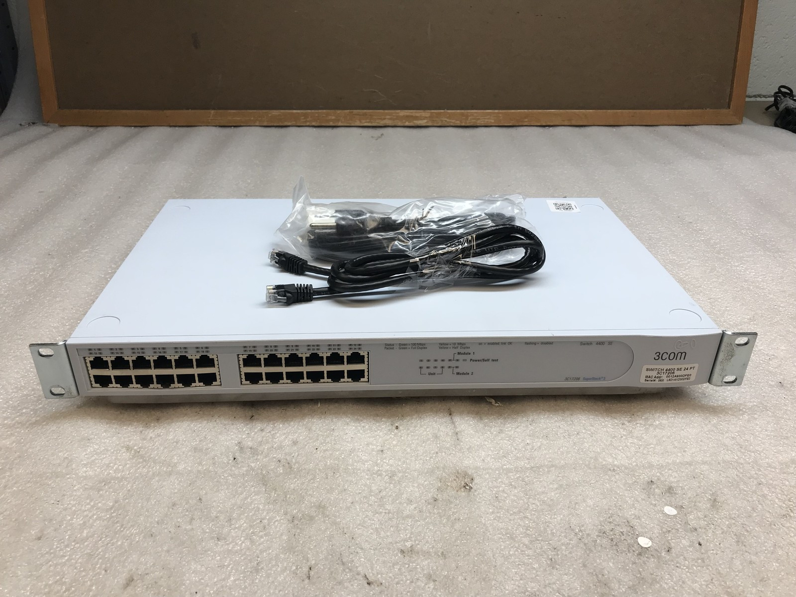3Com SuperStack 3 Switch 4400 SE 24-Port 3C17206 w/ 3C17226 Cascade Extender