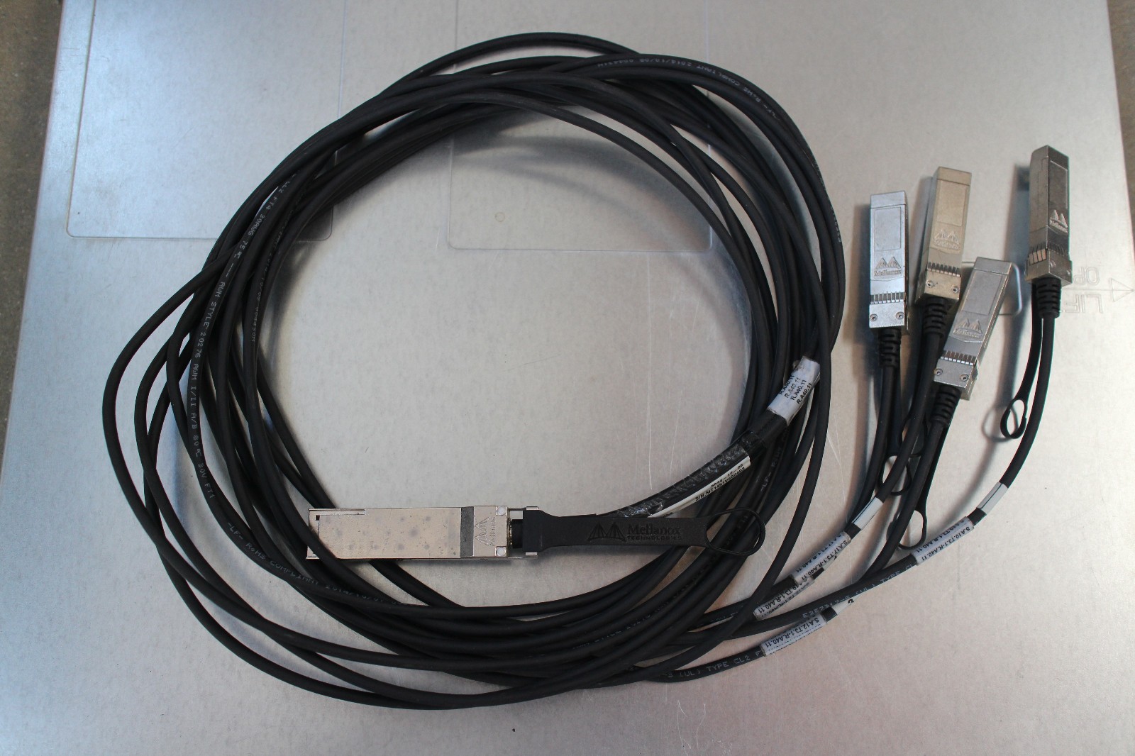 Mellanox 40G QSFP+ to 4x 10G SFP+ 2.5m/9ft breakout cable MCP7904-X02AA