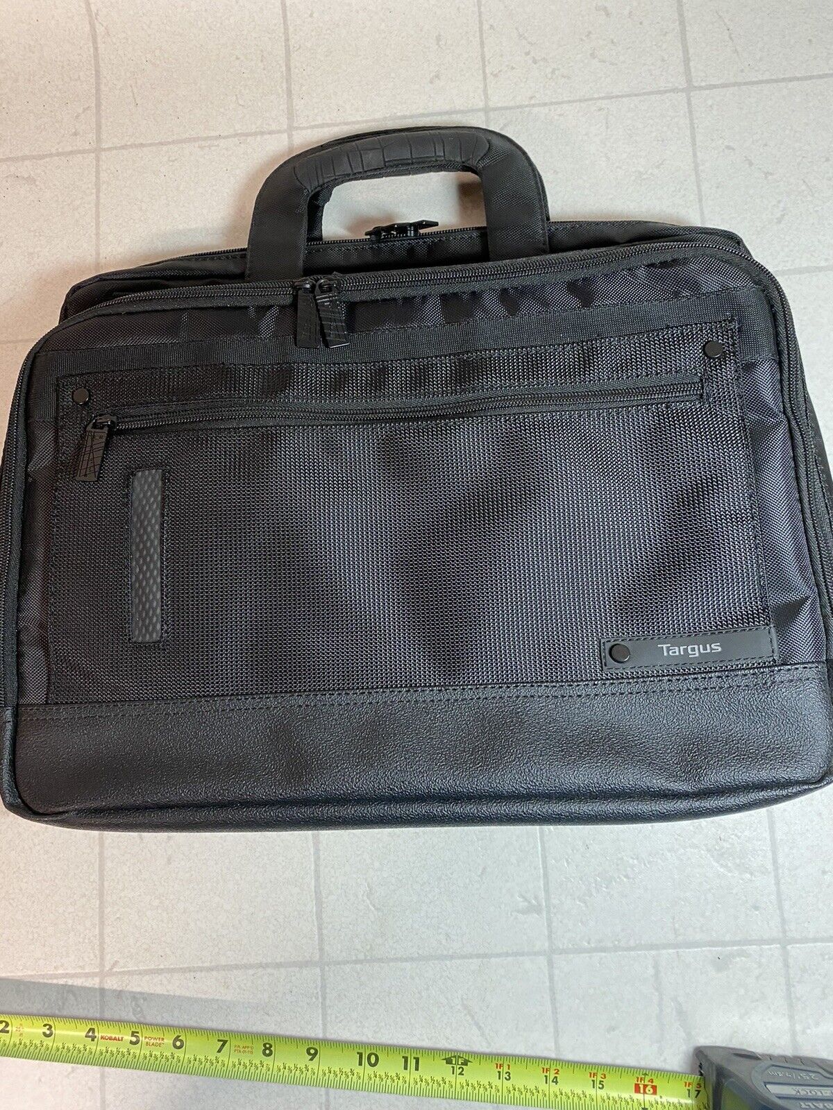 TARGUS Revolution Briefcase Shoulder Laptop Carry Bag 16x12 Inches NWOT