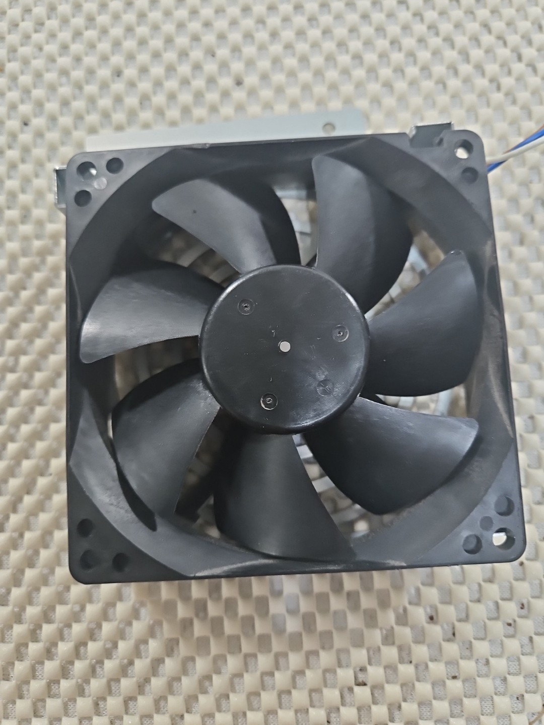 DC brushless cooling fan