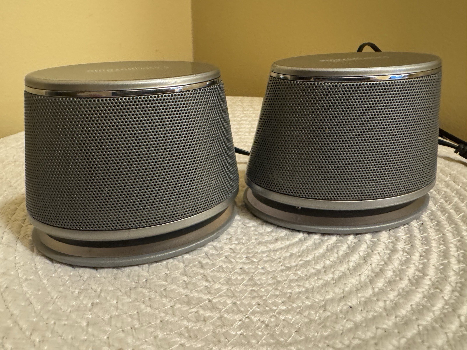 AmazonBasics V620SILVER USB-Powered Computer Speakers Silver Tested Working