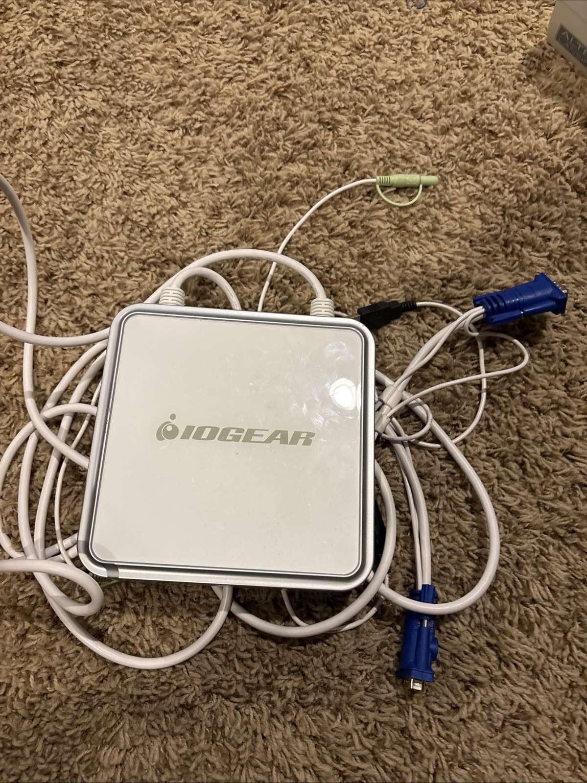 IOGEAR MiniView GCS634U 4-Ports External KVM / Audio Switch USB VGA
