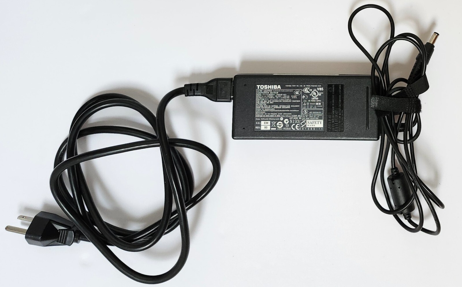 Genuine Toshiba PA3516E-1AC3 AC Power Adapter