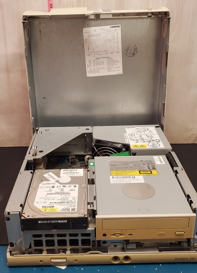 COMPAQ DESKPRO EN COMPUTER WINDOWS 2000 PENTIUM 3  for parts or repair  READ