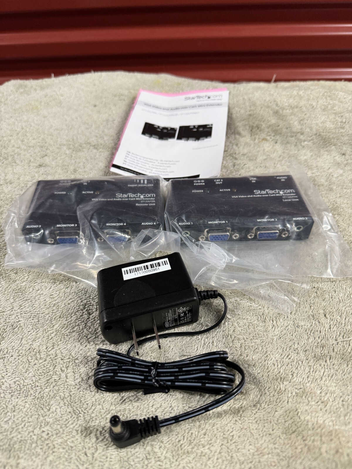 StarTech ST122UTPA Remote & Local Units w/Adapters