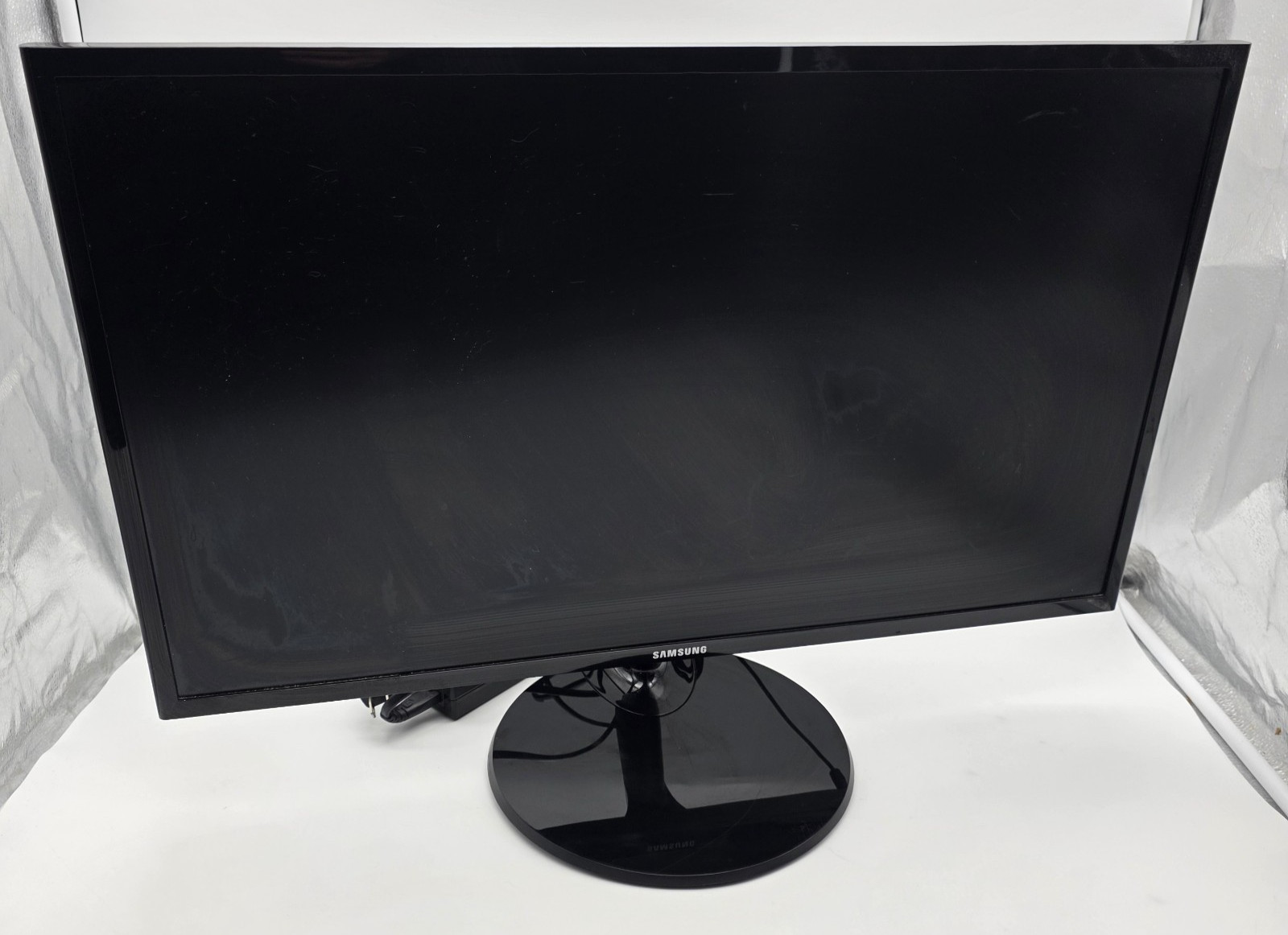 Samsung LS27F352FHNXZA 27" 1080p LED HD Monitor, Gloss Black
