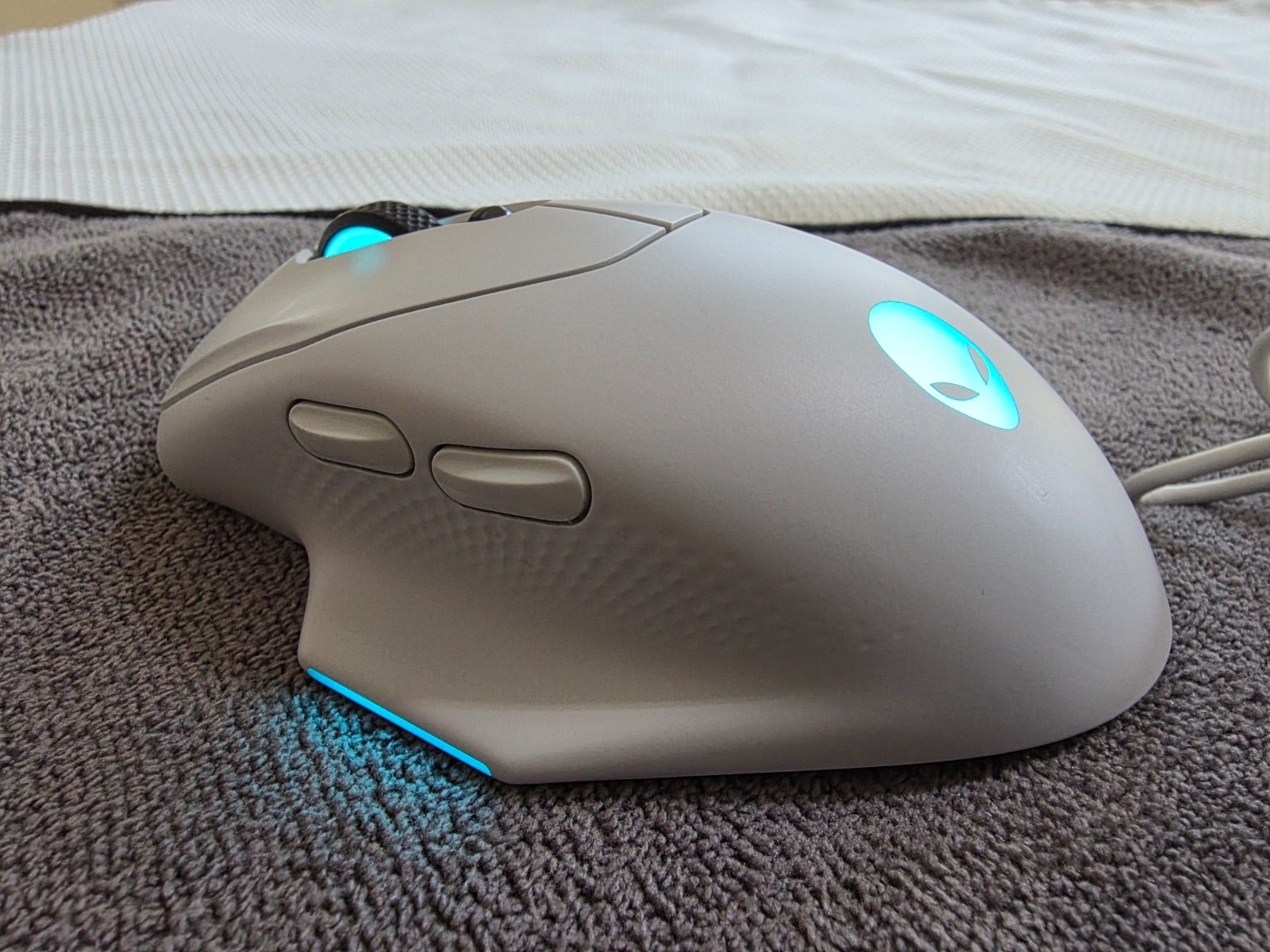 Alienware AW620M Wireless Optical Gaming Mouse Lunar Light 26000 DPI 650 IPS
