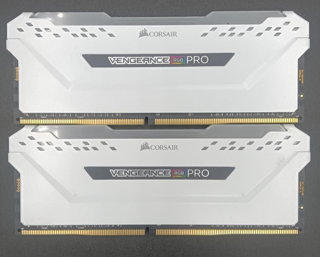 Corsair VENGEANCE RGB PRO 32GB 2x16GB DDR4 2666MHz CMW32GX4M2A2666C16W