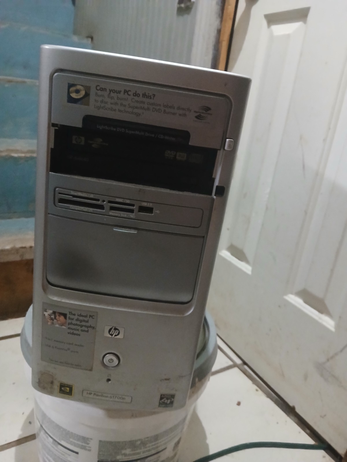 HP Pavilion a1700n Tower Desktop Silver Optical Drive Memory Card Reader