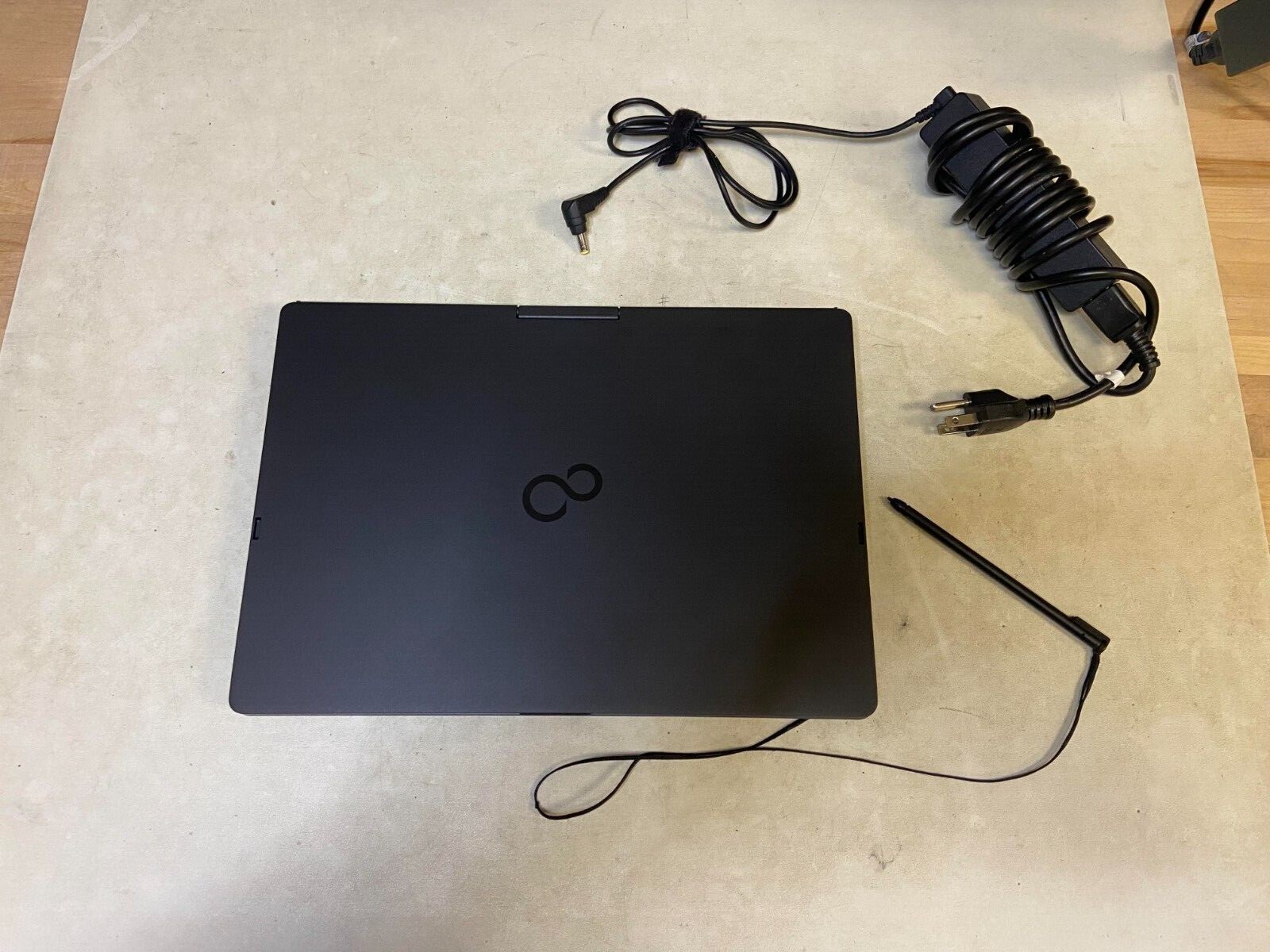 Fujitsu T937 Lifebook Touchscreen 2-1 Convertible(256GB SSD, Intel Core i5, 8GB)