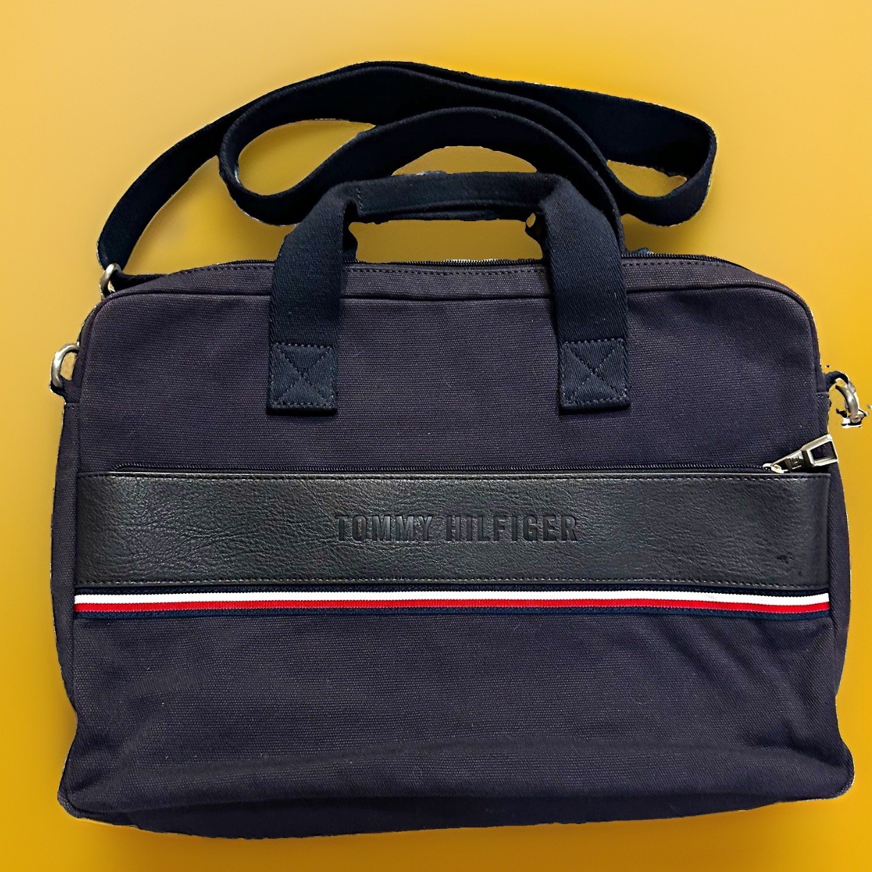 Tommy Hilfiger Solid canvas  Shoulder/Messenger Laptop Bag 15in Blue Red White