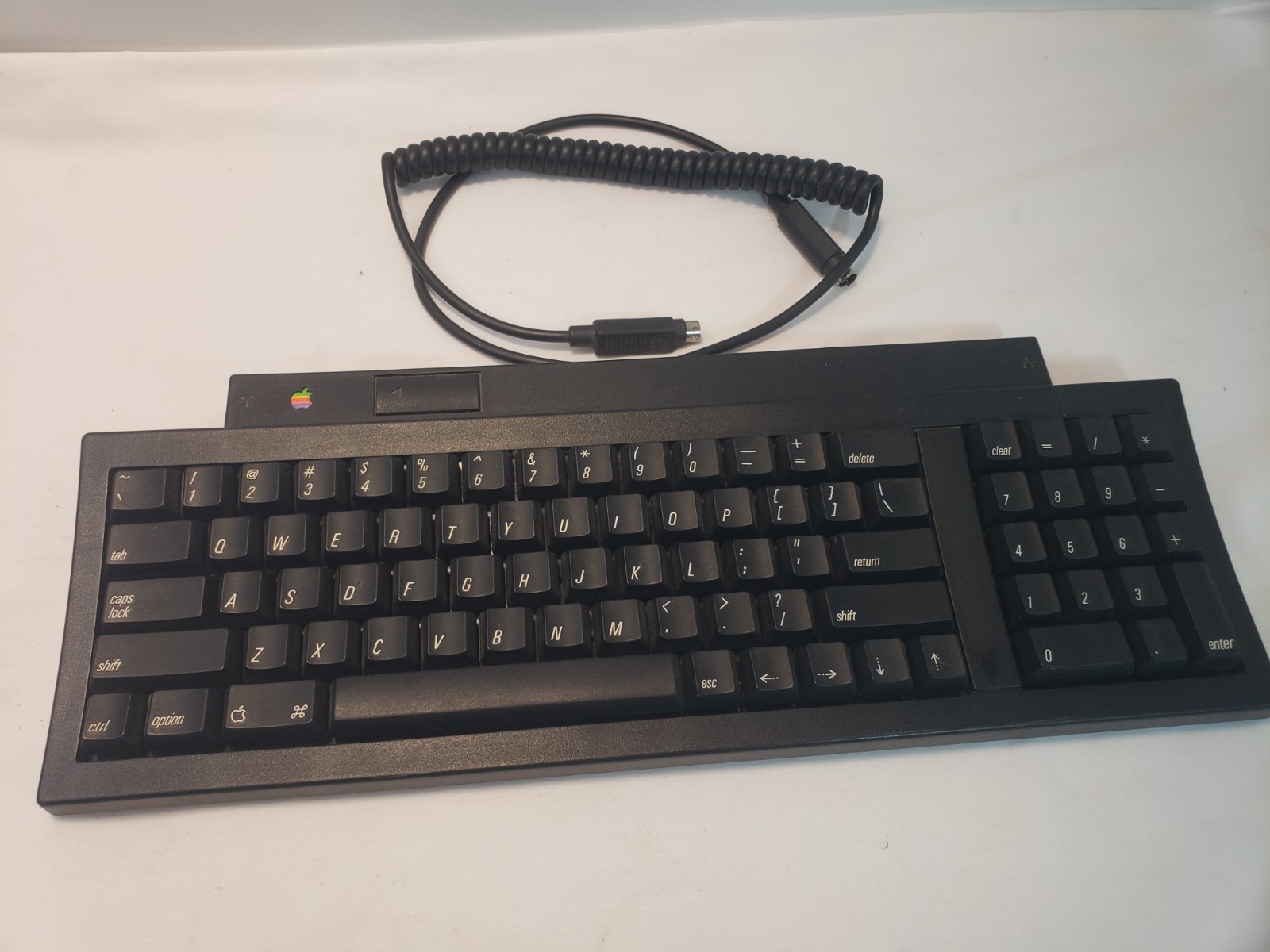 Rare Apple Macintosh TV Black Keyboard II M0487 Cable 1993