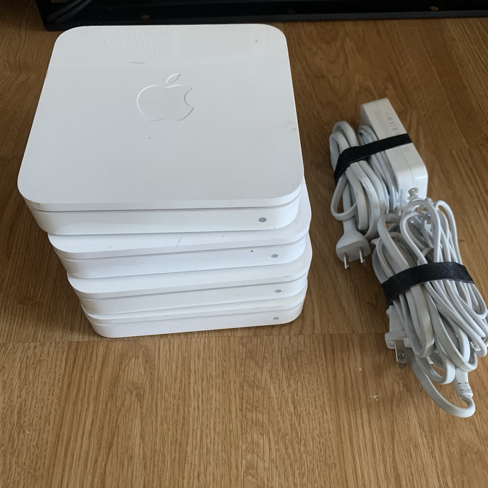 Lot 4x Apple Airport Extreme 802.11n Wifi router A1354 4th Generation W/ 2 Cords