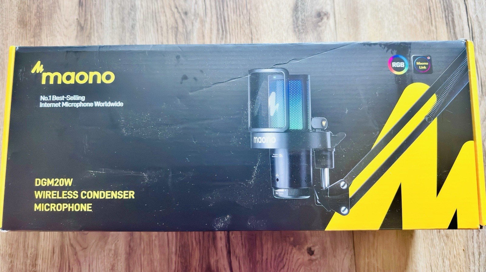 Maono DGM20W S Wireless Condenser Microphone Kit with Boom Arm RGB Gaming