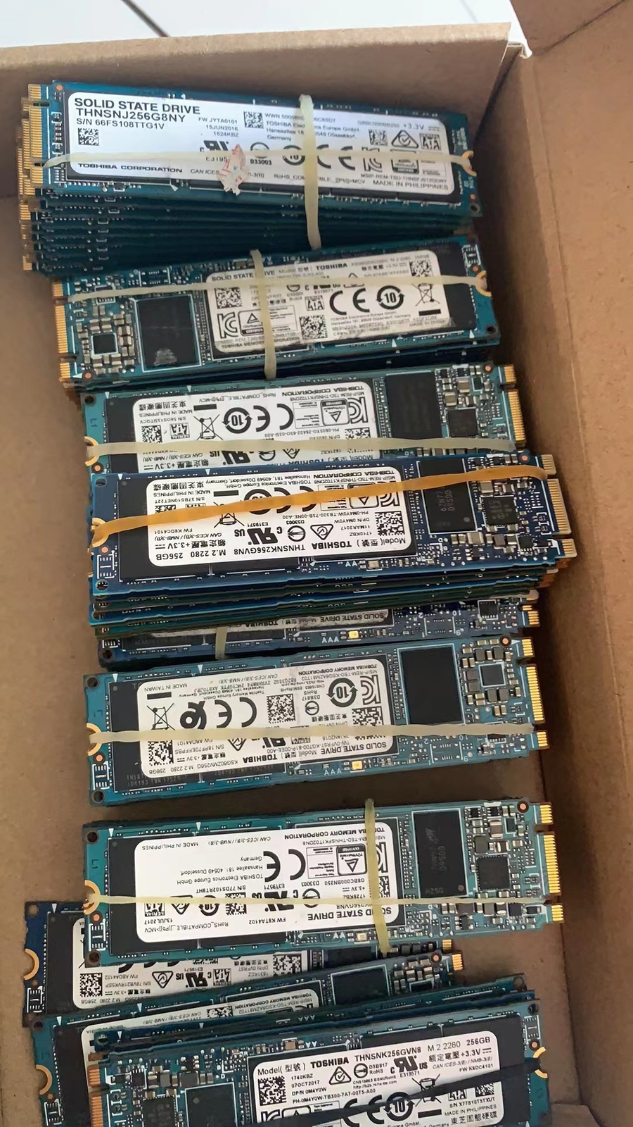 Kioxia PM871 - 256GB SATA - M.2 2280 SSD"