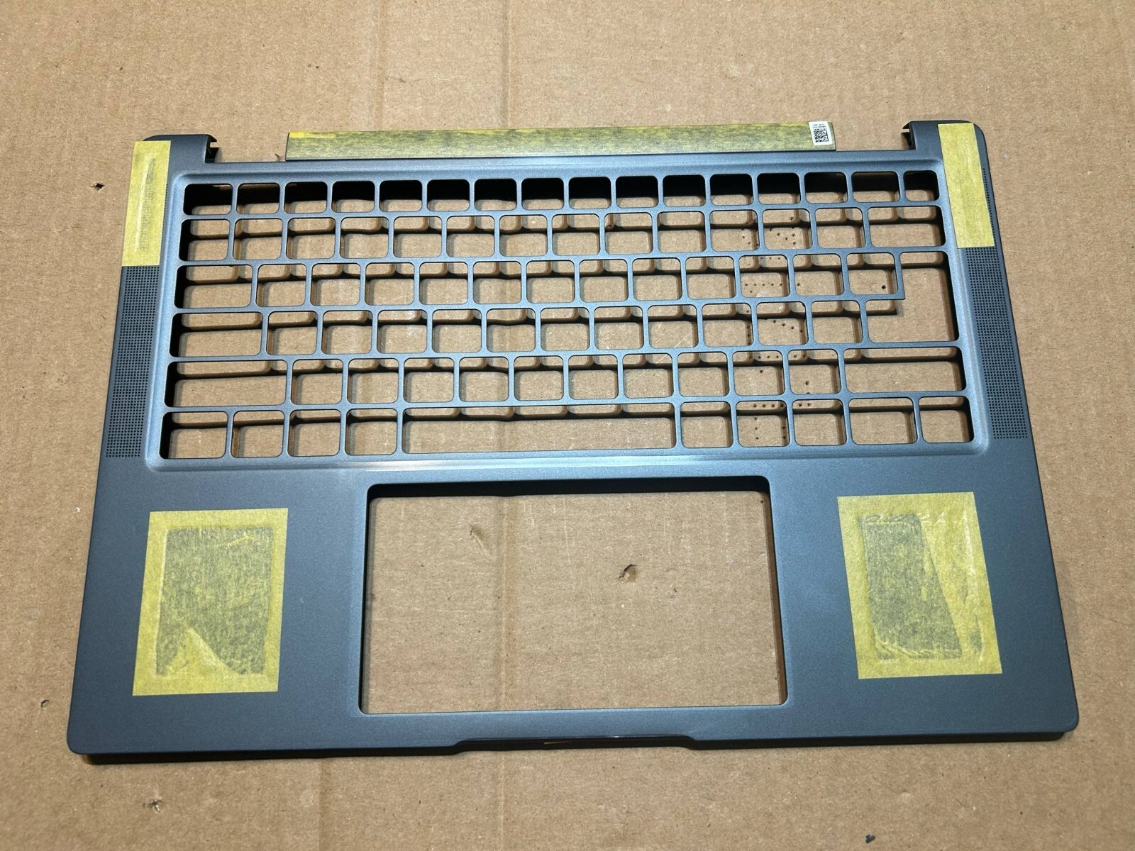 New Genuine OEM Dell Palmrest Upper Case AM3YN000424 81H0N 409PT