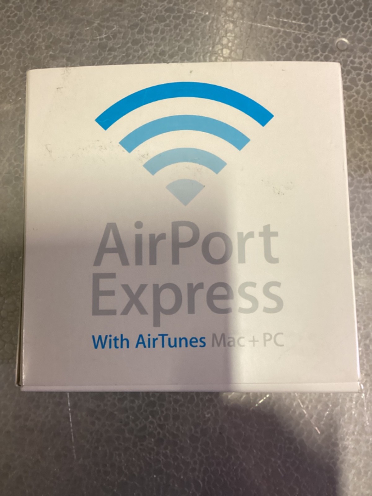 Apple AirPort Express AirTunes Base Station 2004 A1084 Complete w/ Box, Inserts
