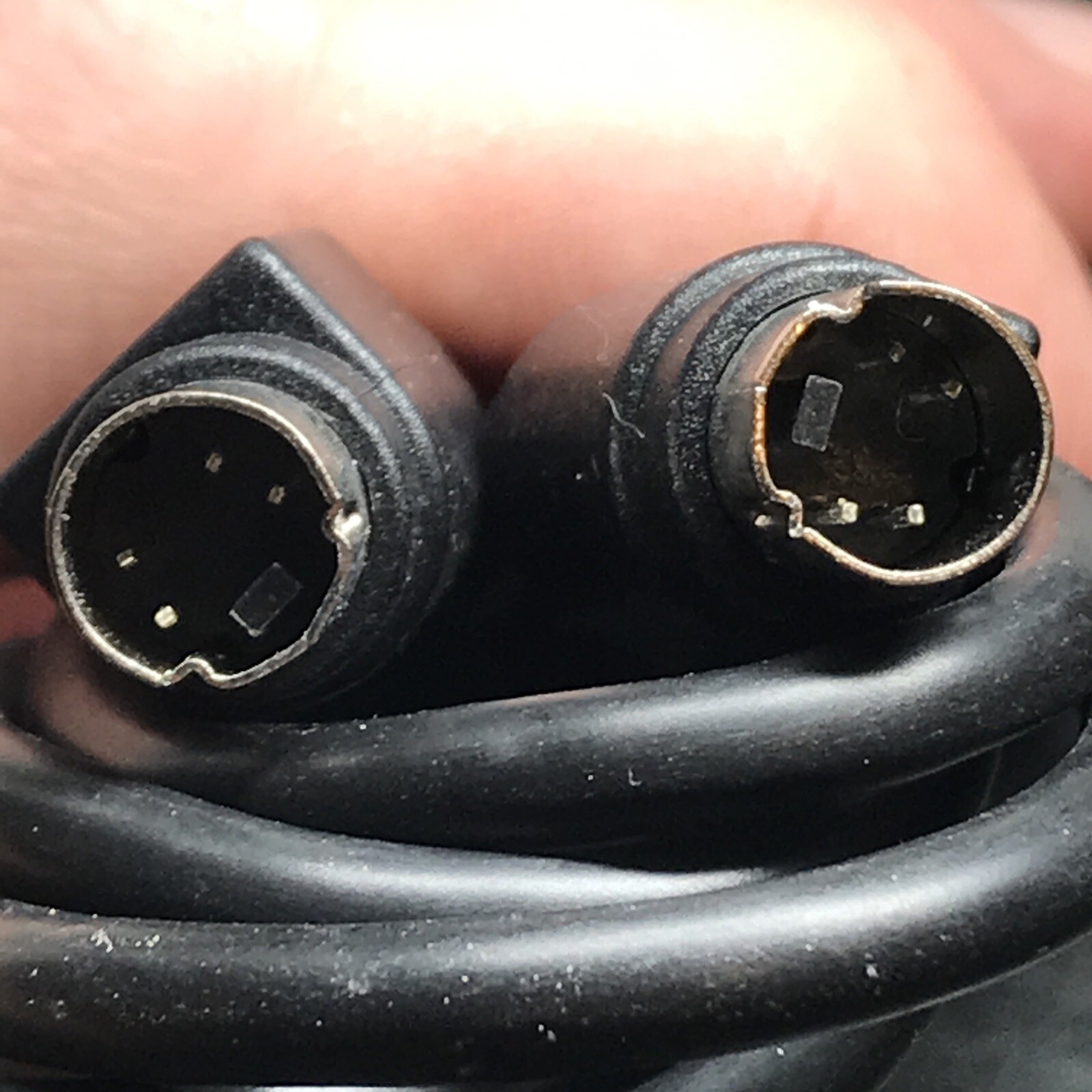 SET OF (2) STANDARD S VIDEO CABLE 4 Pin 10 FEET CORD MALE TO MALE PLUGS BLACK