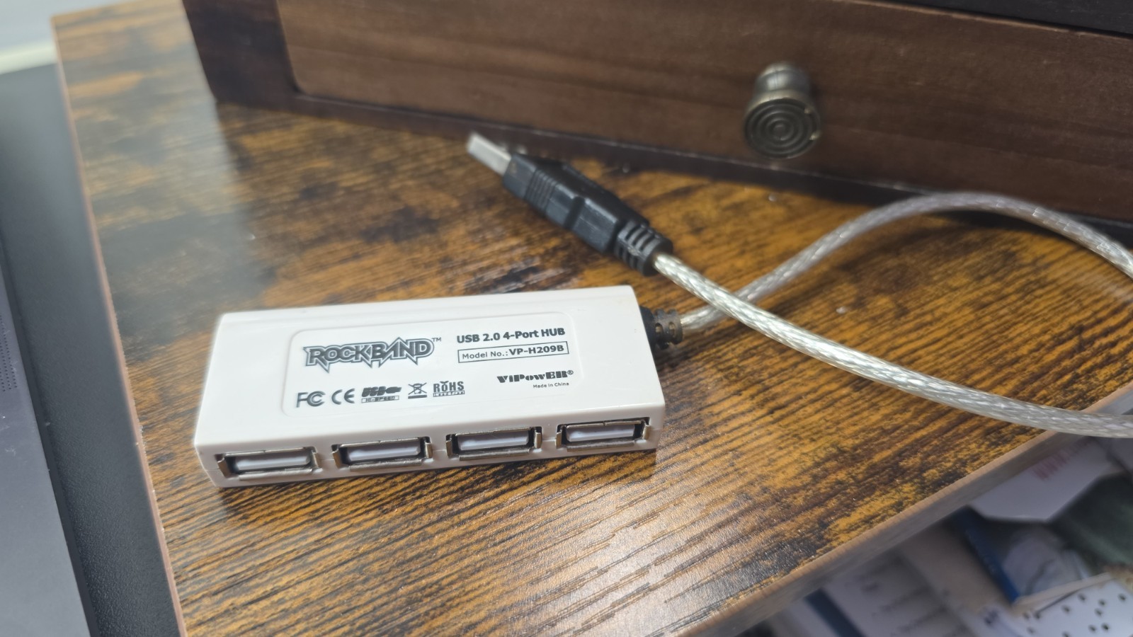 Rockband USB 2.0 4-Port Hub White Portable VP-H209B