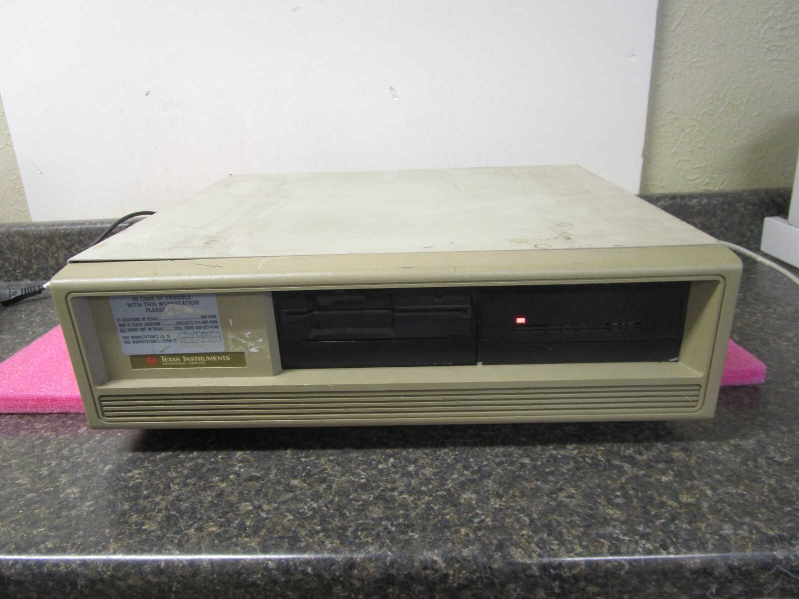 Vintage Texas Instruments Professional Computer Basic 2223050-0004 - Powers Up