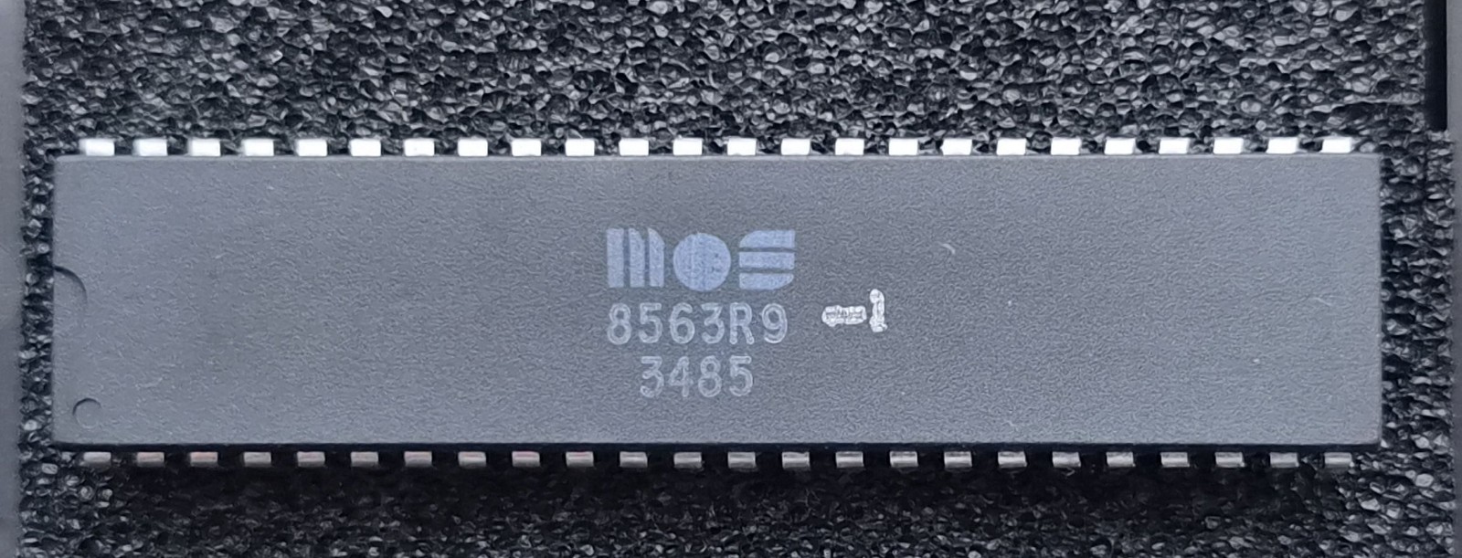 MOS 8563R9 VDC Video Chip for Commodore 128 - 80-Column – Vintage IC USA