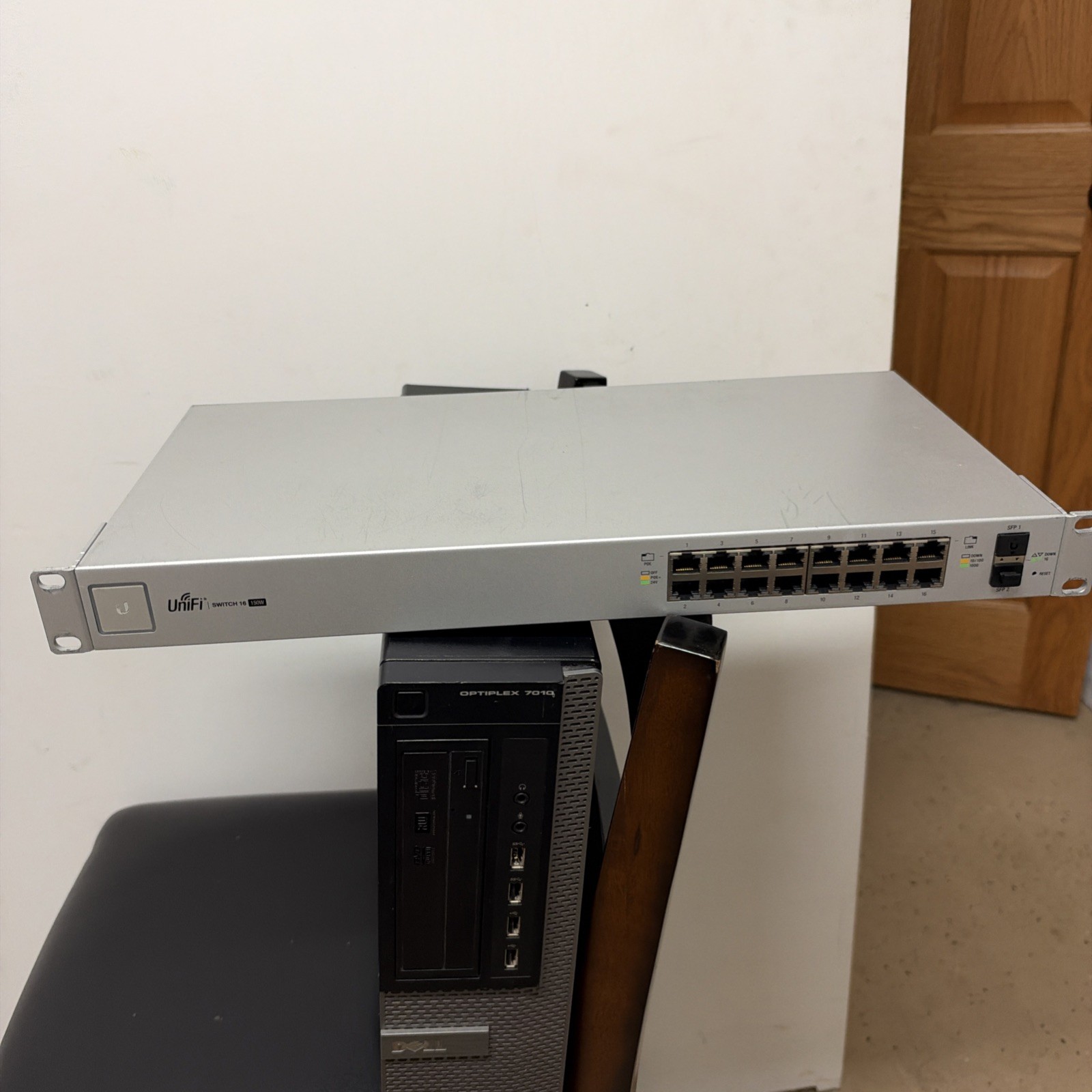Ubiquiti UniFi USW-16-POE Gen1 Configurable 16-Port Gigabit PoE Ethernet Switch