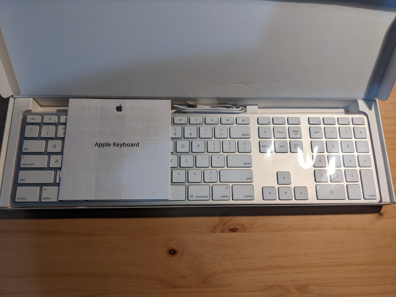 Apple Keyboard with Numeric Keypad A1243 EMC 2171 Wired USB Silver Aluminum
