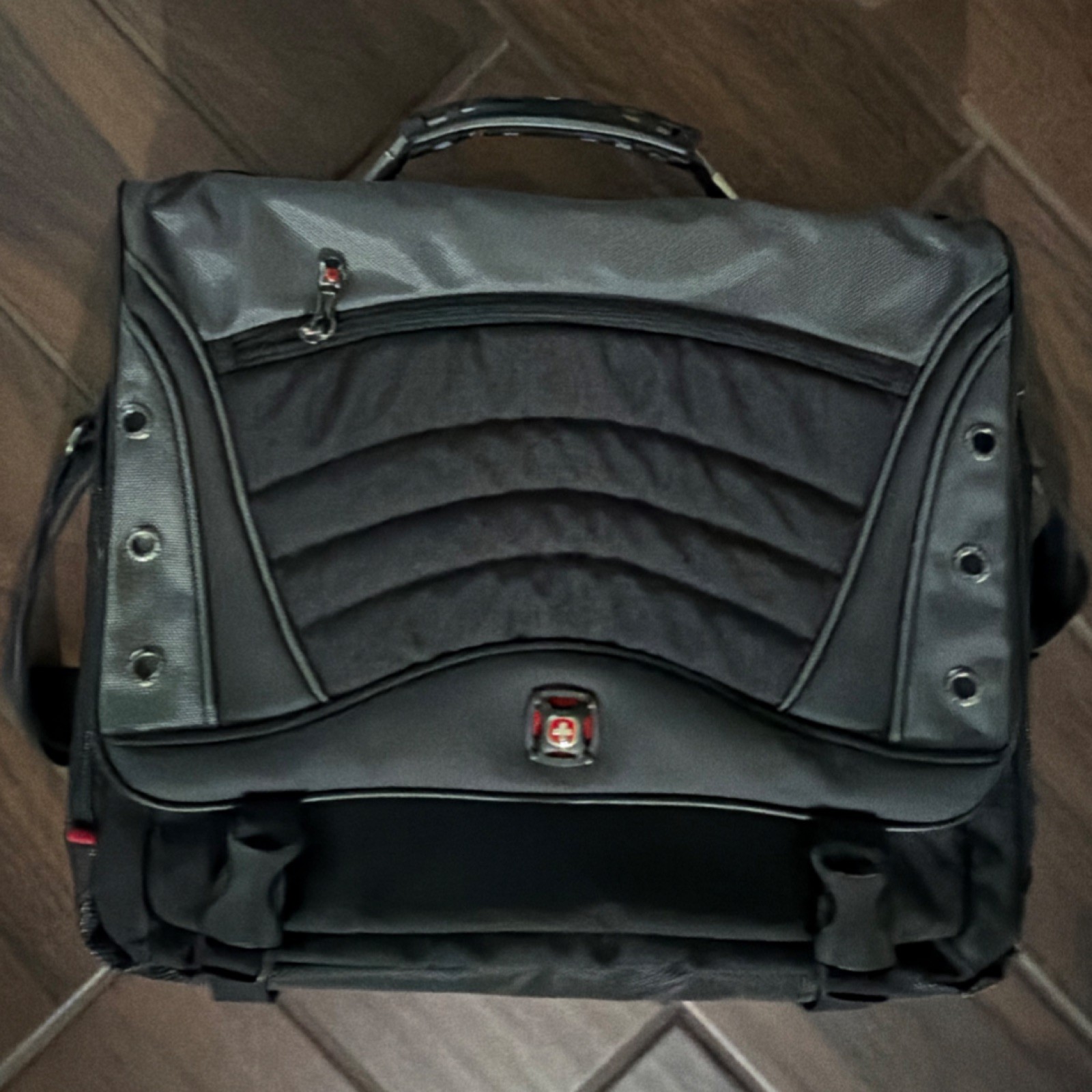 SWISSGEAR Black Gray Nylon Padded Shoulder Messenger Bag for 15" Laptop