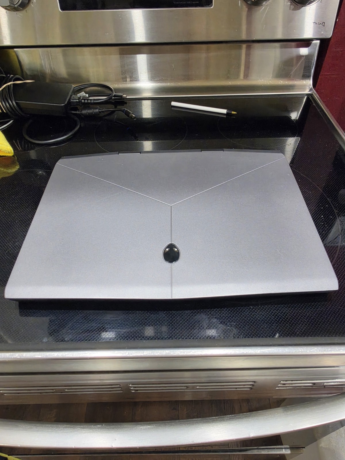 Alienware M15 - 15.6"  i9-8950HK 2.9ghz  - 32GB RAM - RTX2080 Max Q  - 1TB SSD 