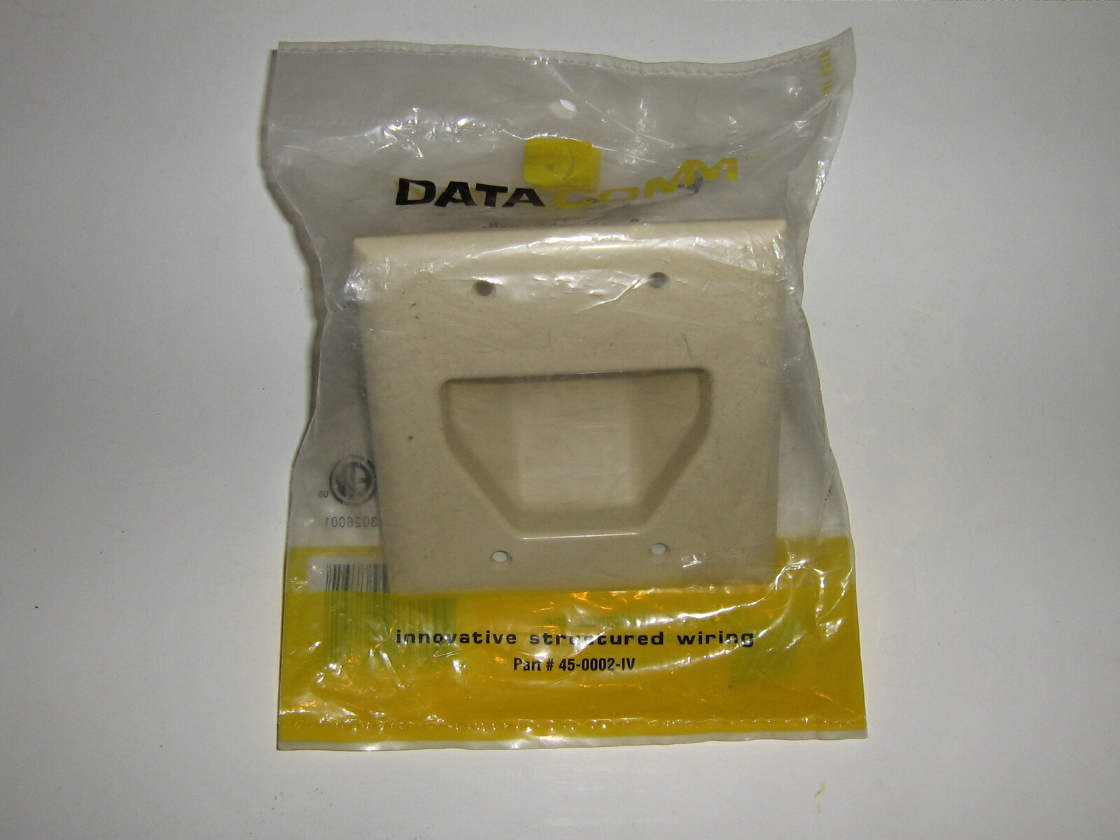 DataComm 45-0002-IV 2-Gang Recessed Low Voltage Cable Plate - Ivory - New