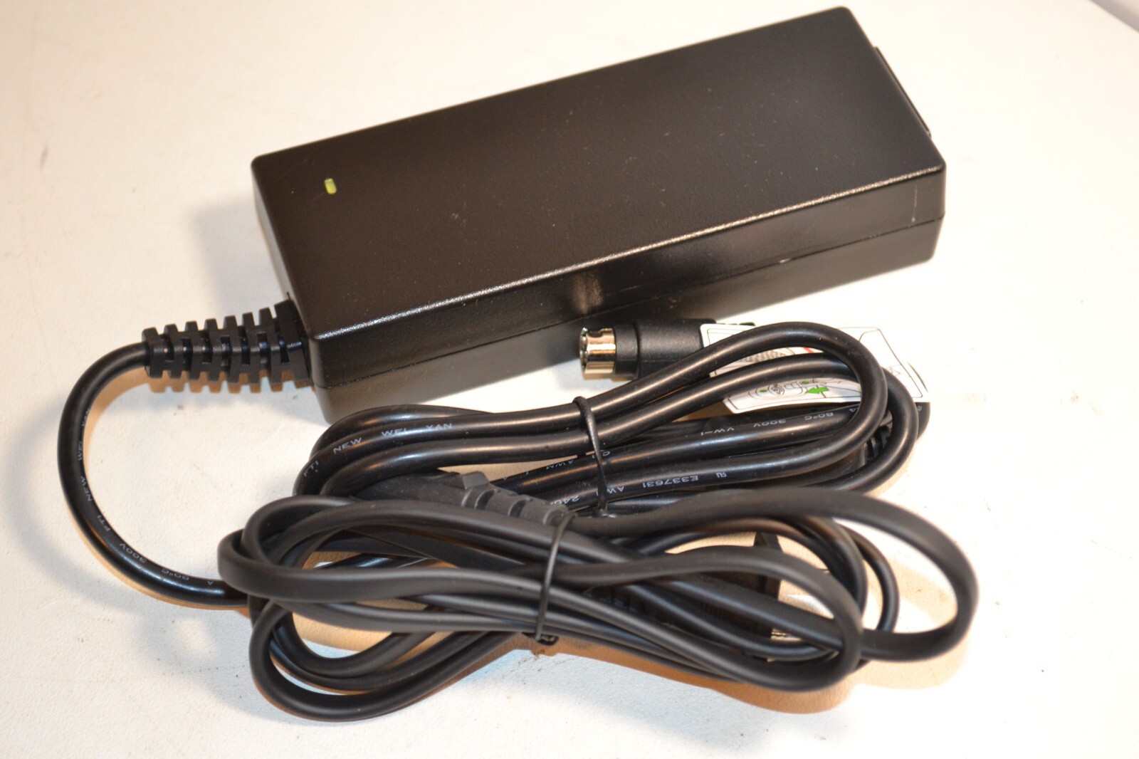 Genuine Respironics SimplyGo MANGO120-19BK-PHI Medical AC/DC Adapter 19V 6.3A