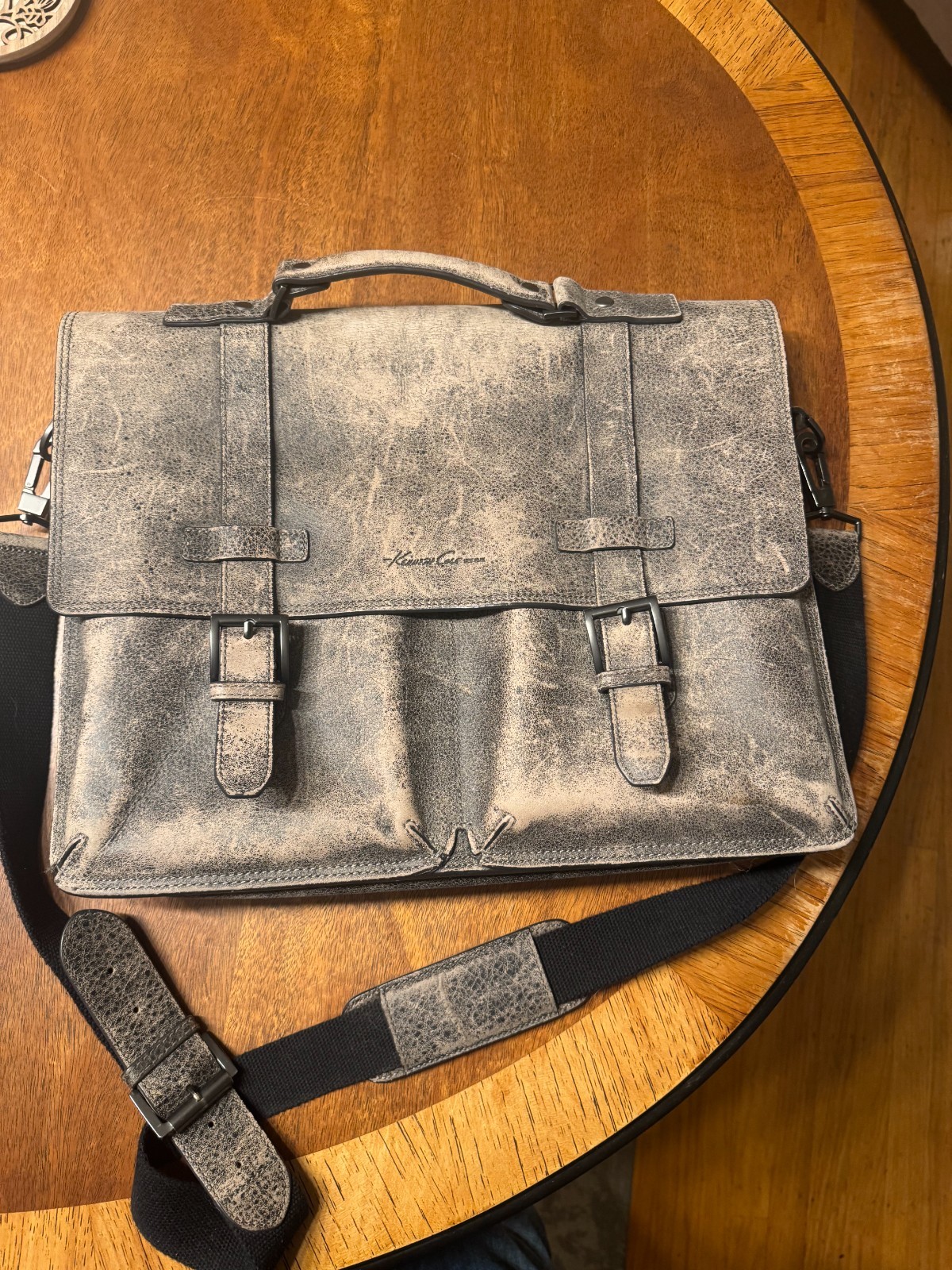 kenneth cole distressed black and brown leather messenger bag excellent conditin