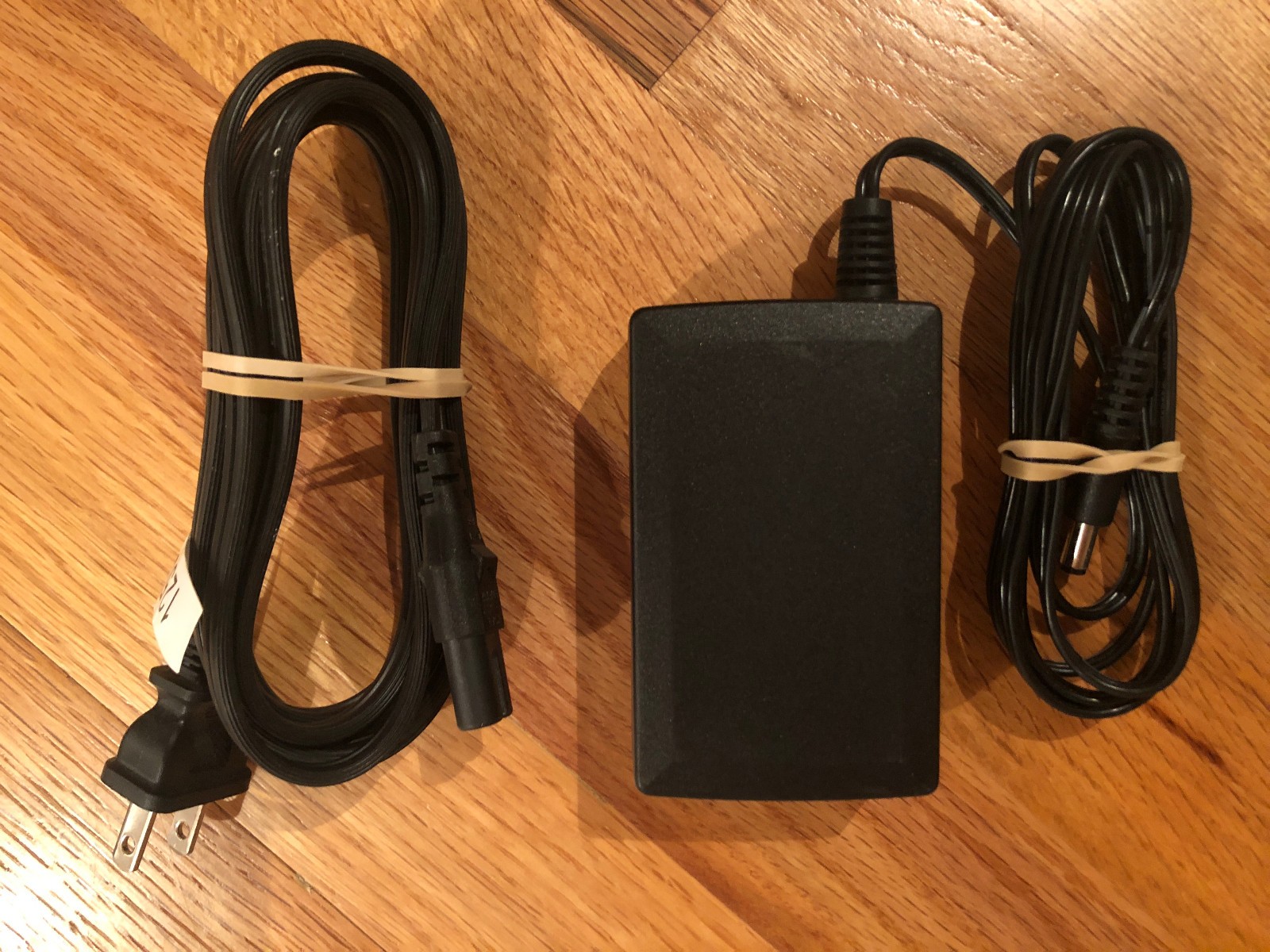 Universal (Generic) Switching Power Adapter 12 vdc at 2  Amp w/ BOTH cords