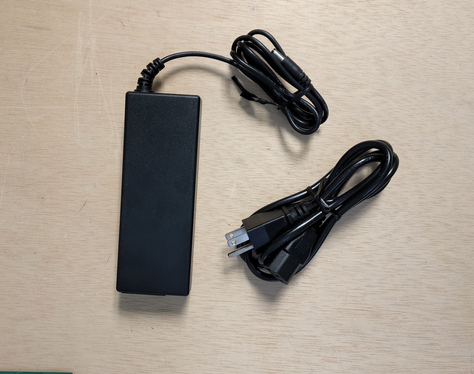Plugable Replacement Power Adapter for the Plugable USB4-HUB3A