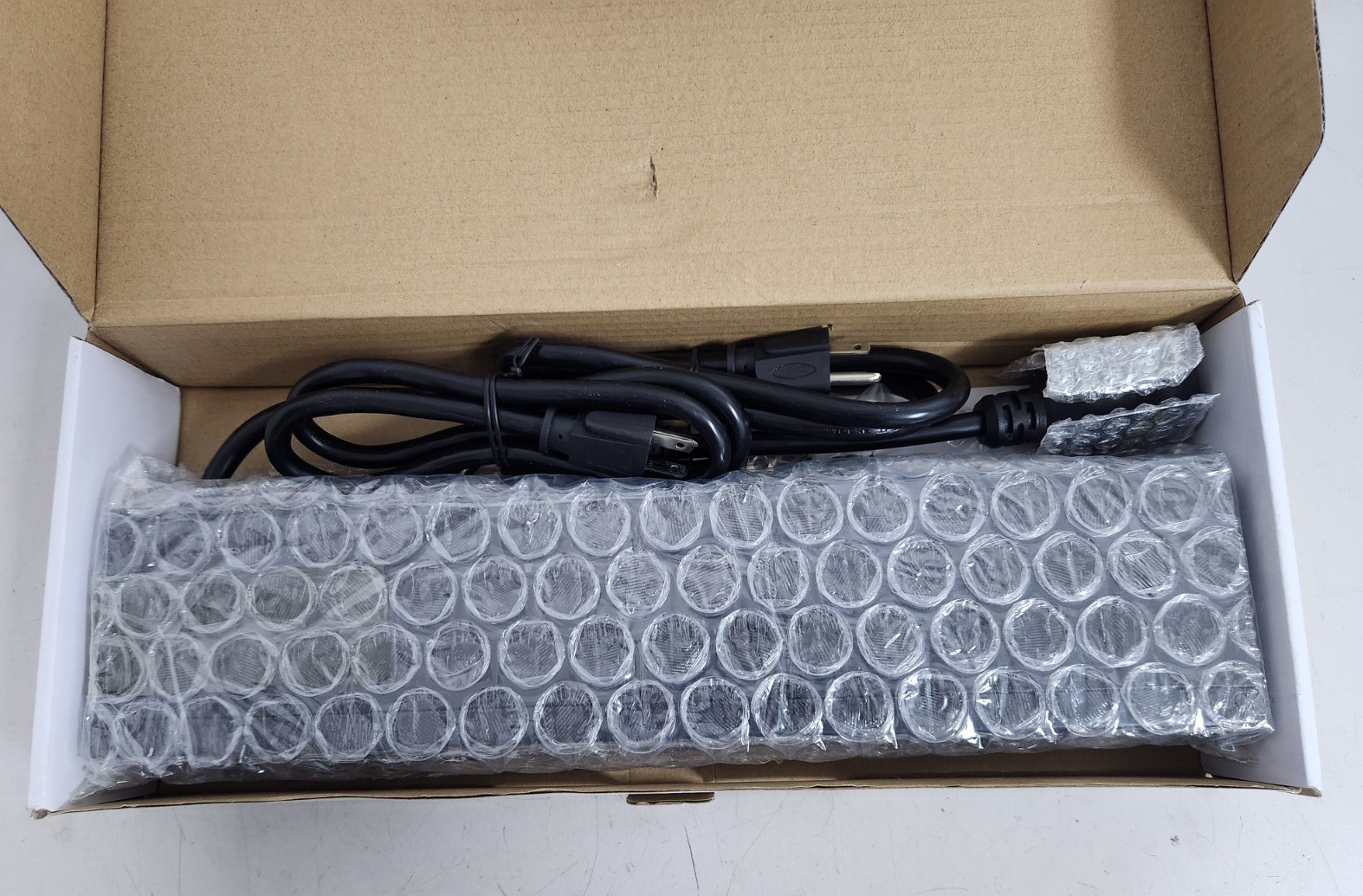 😎 NEW EATON HOTSWAP MB-120 FLEX RACK PDU 120 VAC 1 PHASE EHBPL2000R-PDU1U