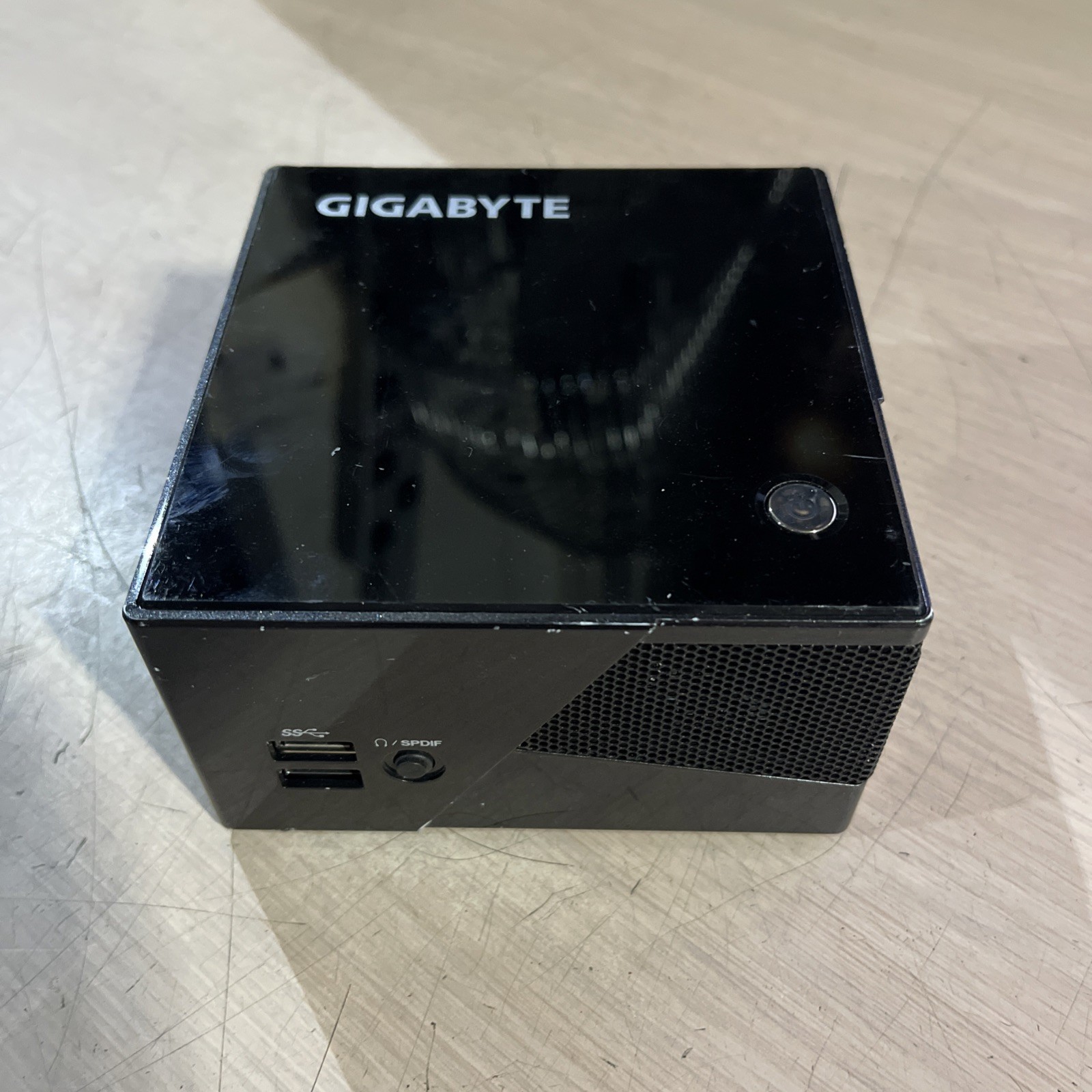 GIGABYTE GB-BXI7-4770R 8GB NO HD