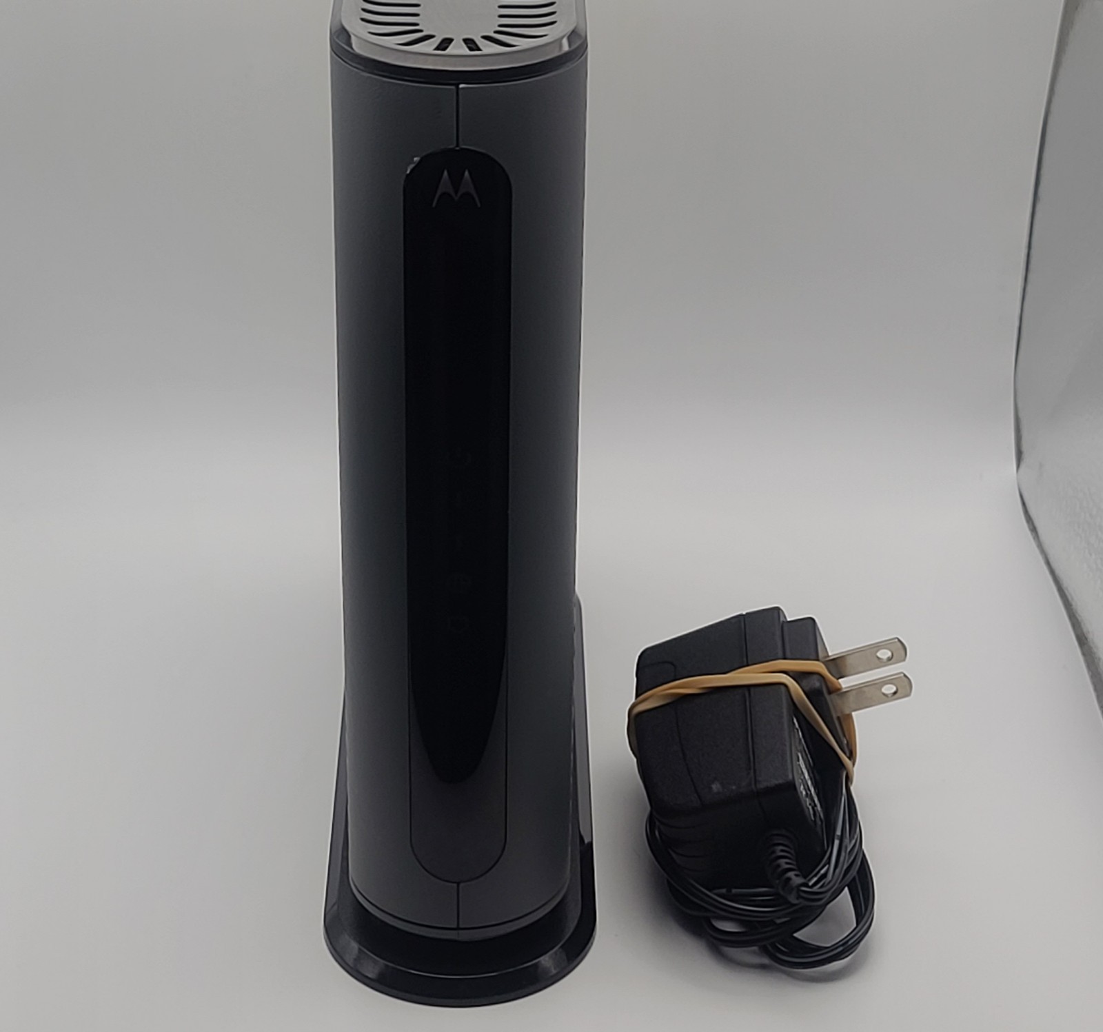 Motorola MB8611 DOCSIS 3.1 Cable Modem - 2.5 Gbps Ethernet Port - USED