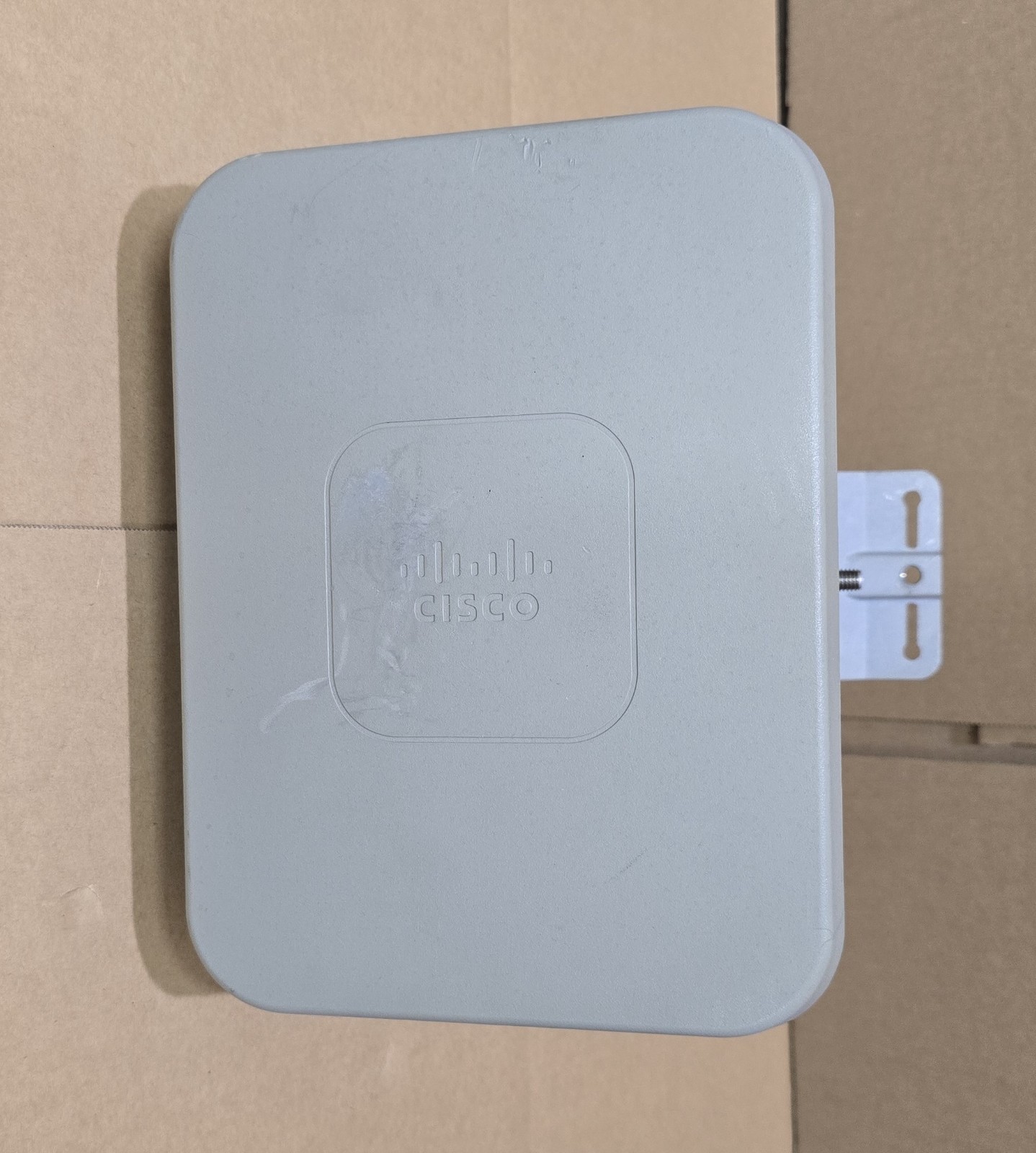 Cisco AIR-AP1562I-B-K9 Wireless outdoor Access Point, + bracket shown in listing