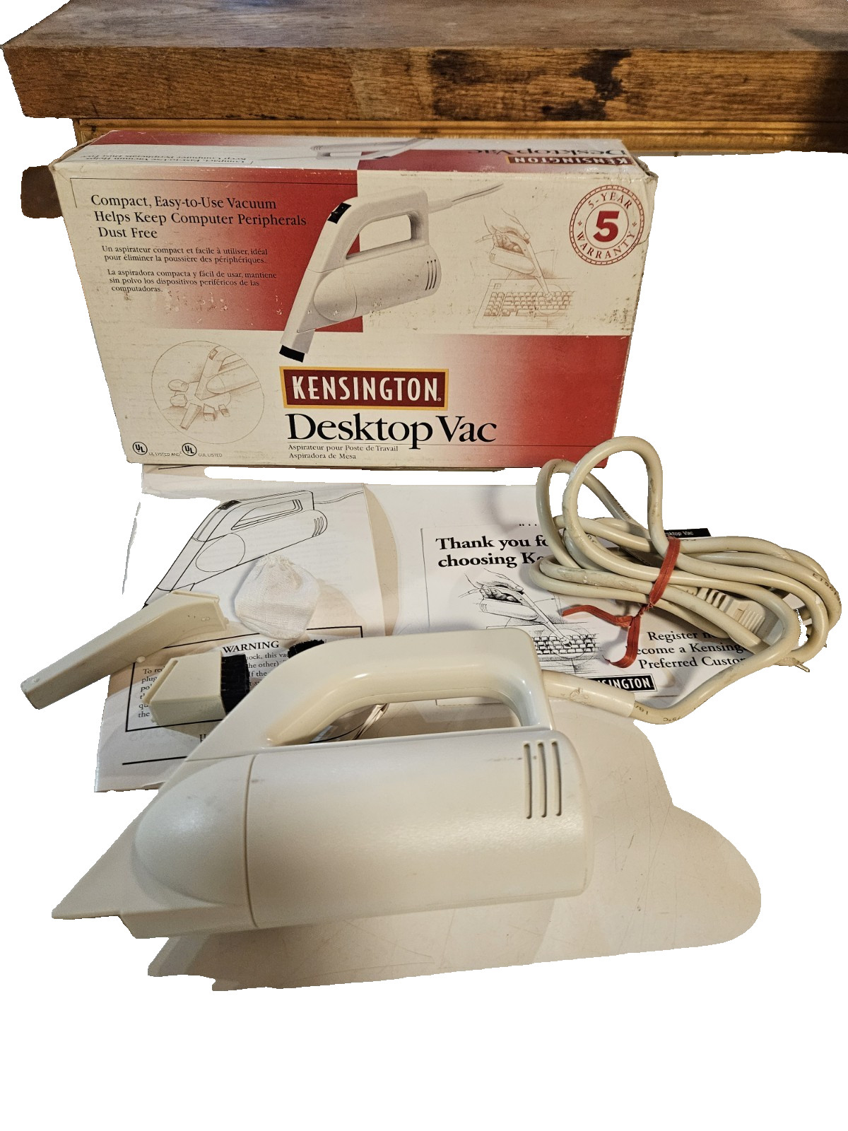 Kensington Desktop Vac  - Preowned - White  - Tested and working