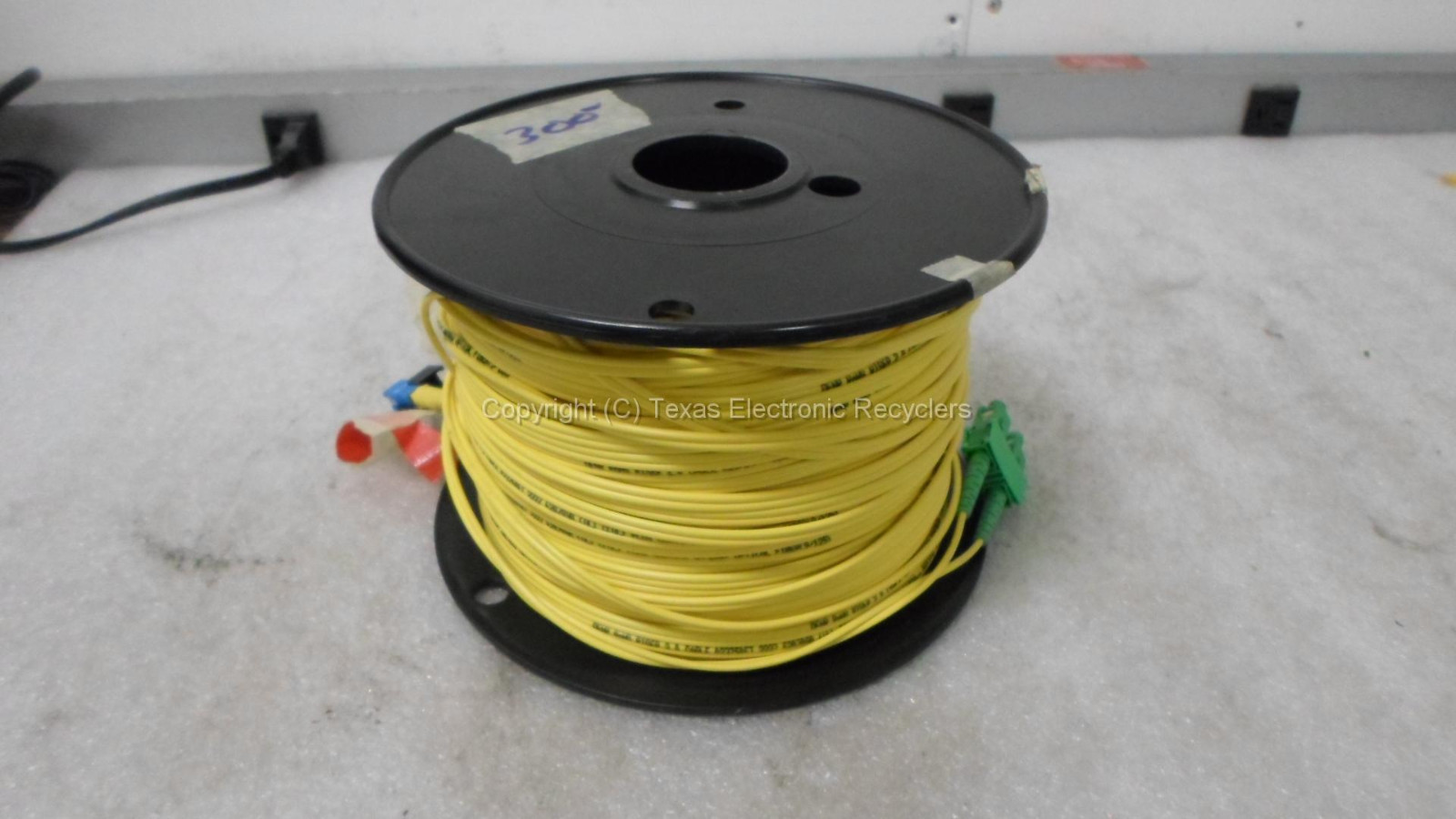 NEW NO BOX - 300' of Fiber Cable OFNR ROHS Riser 2.0 023742FT Plus Corning SMF28