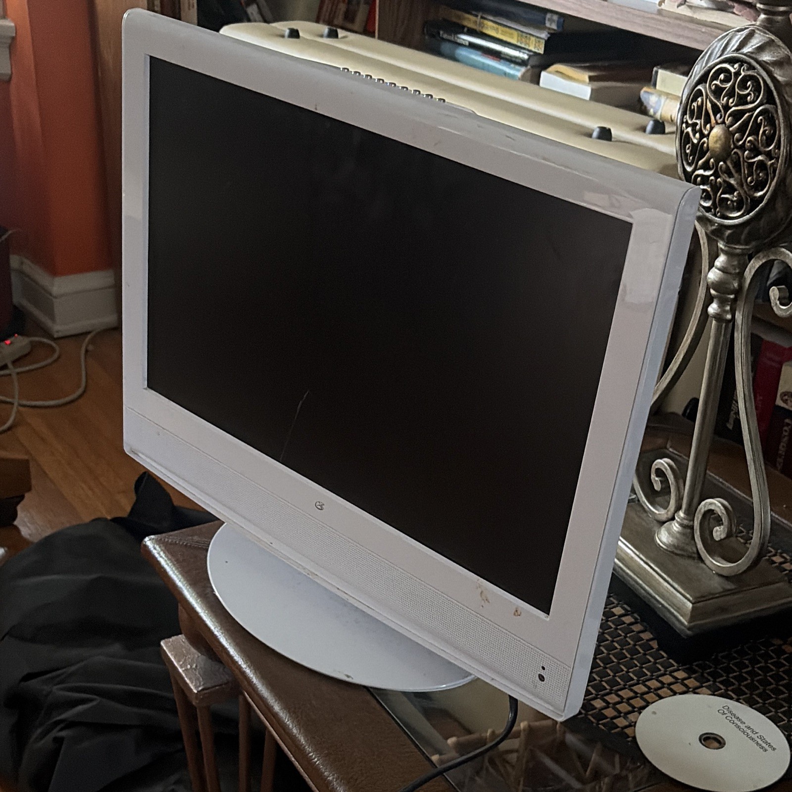 GPX td2210 flat-screen television with built in dvd player