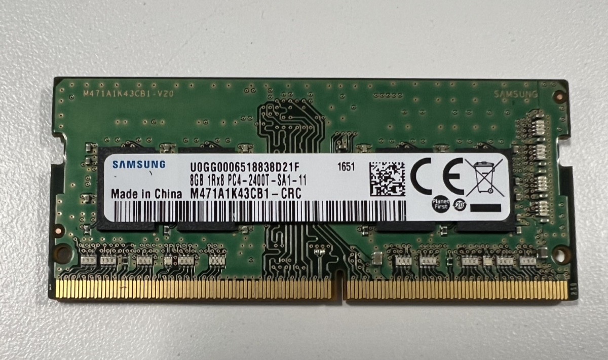 Samsung 8GB (1x8GB) 2400MHz 260-pin SODIMM GDDR4 RAM Memory (M471A1K43CB1-CRC)