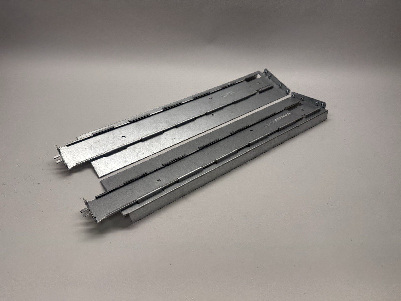 EMC 100-560-184 3U Adjustable Mounting Rack Rail Kit