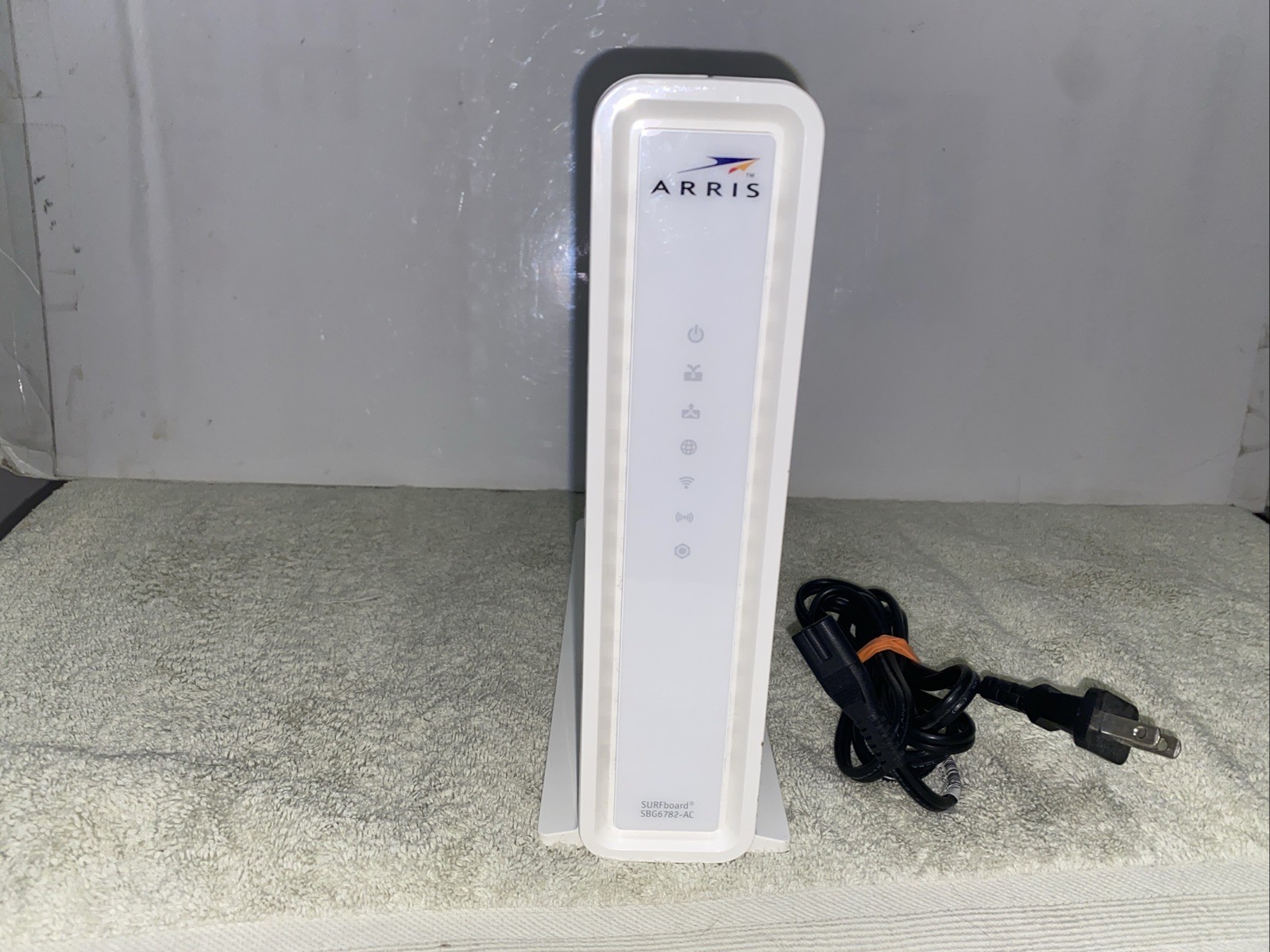 Motorola ARRIS SBG6782-ACH 1750M SURFboard DOCSIS 3.0 Modem & Wi-Fi Router