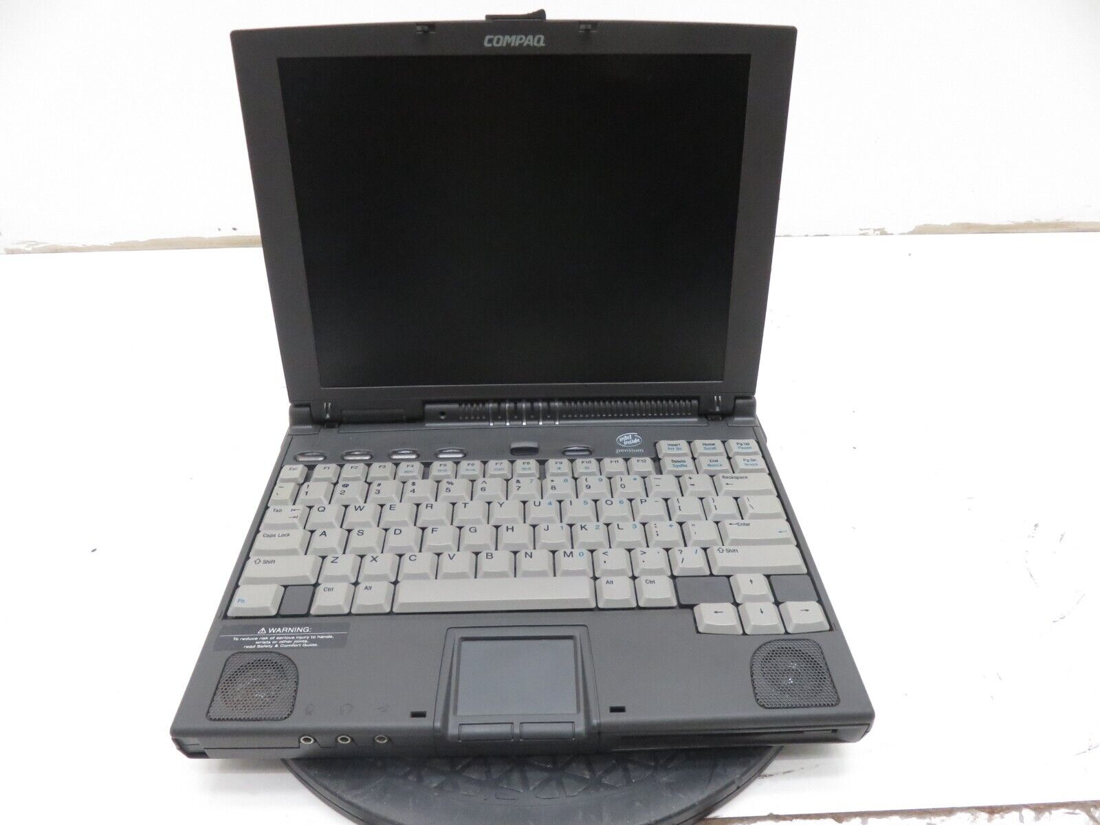 Compaq Armada 4120T Laptop Intel Pentium 80MB Ram No HDD - Screen is RED